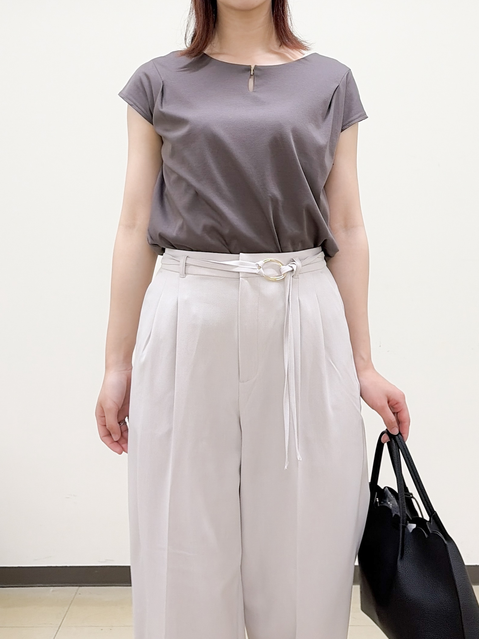 yurinaさんの「index｜【接触冷感】ビジューキーネックフレンチトップス《UVケア／洗濯機OK／XS～3L／8col》」を使ったコーディネート