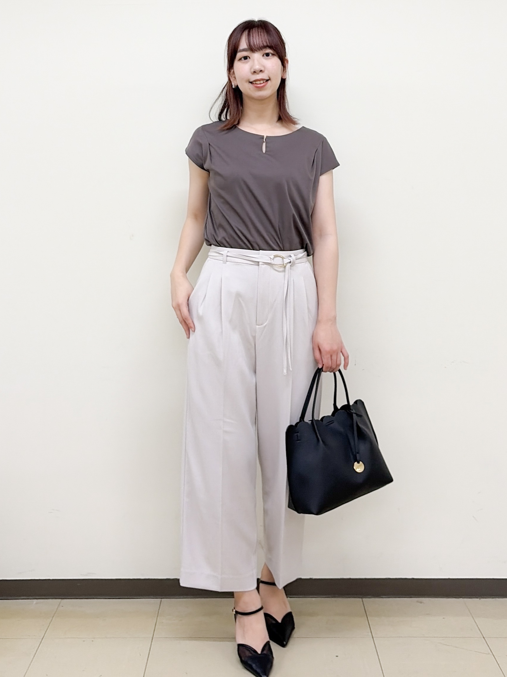 yurinaさんの「index｜【接触冷感】ビジューキーネックフレンチトップス《UVケア／洗濯機OK／XS～3L／8col》」を使ったコーディネート