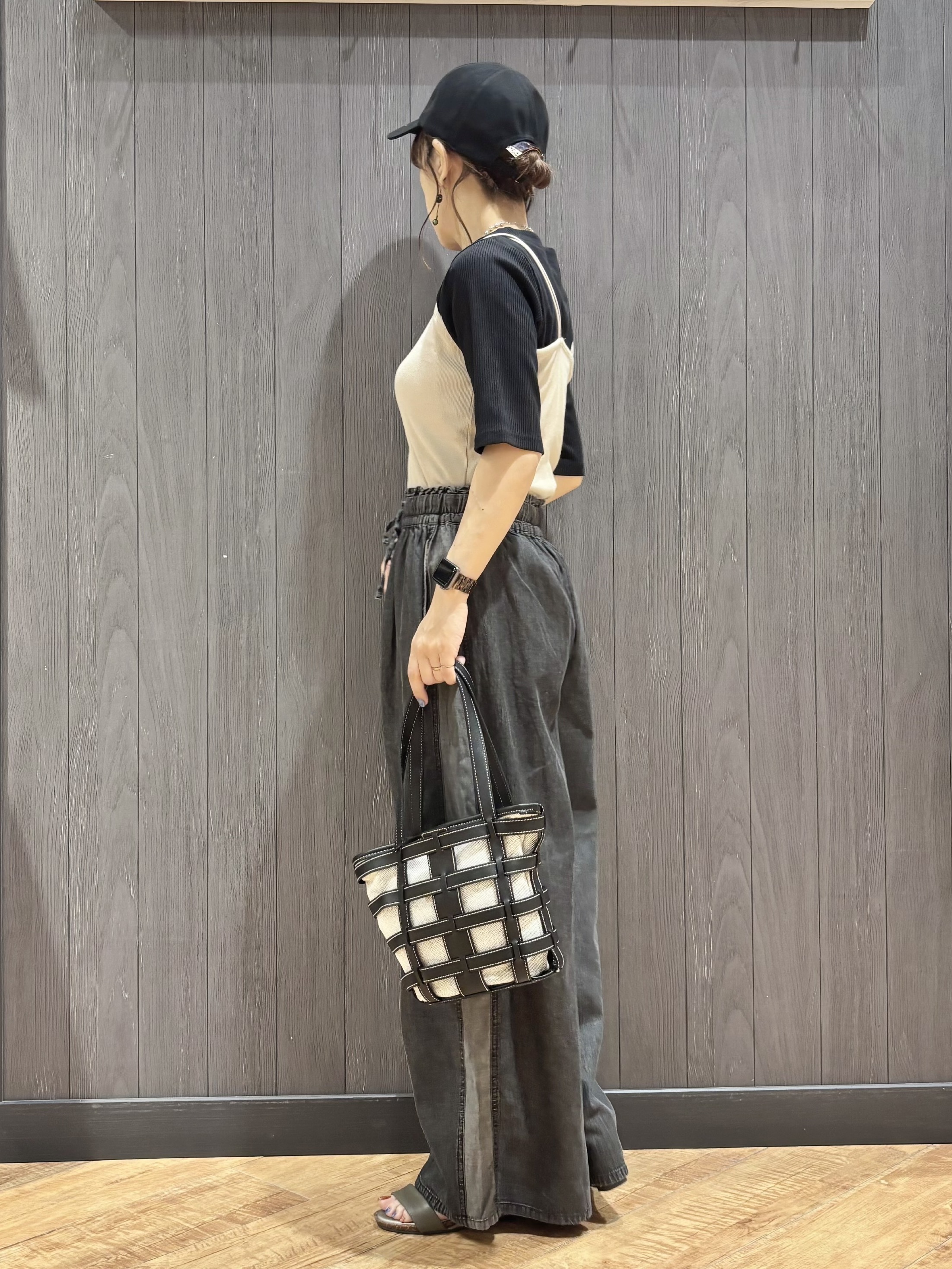 meiさんの「SHOO･LA･RUE｜【洗濯機可/S-LL】カップ付き Wストラップ テレコキャミソール」を使ったコーディネート