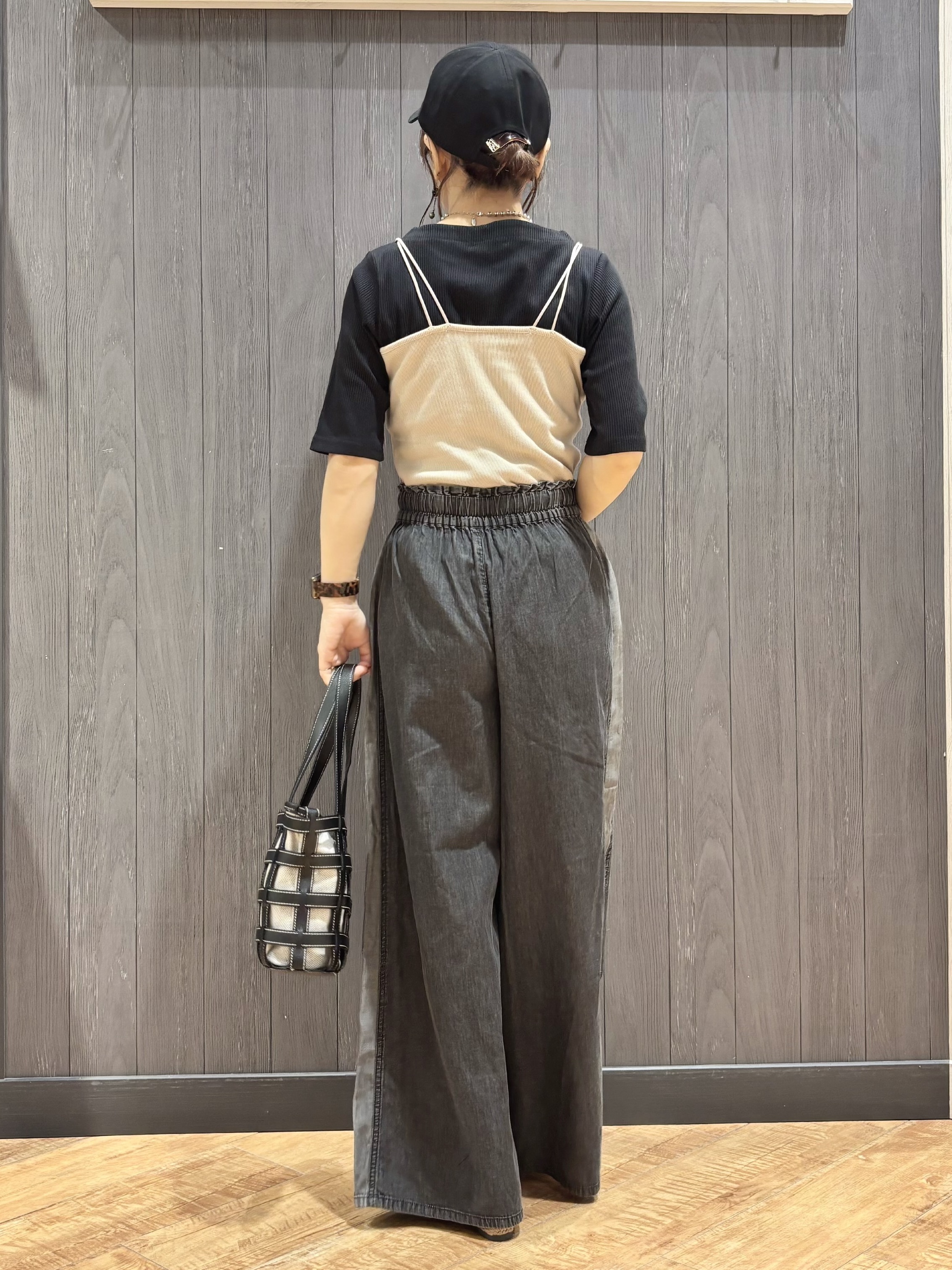 meiさんの「SHOO･LA･RUE｜【洗濯機可/S-LL】カップ付き Wストラップ テレコキャミソール」を使ったコーディネート