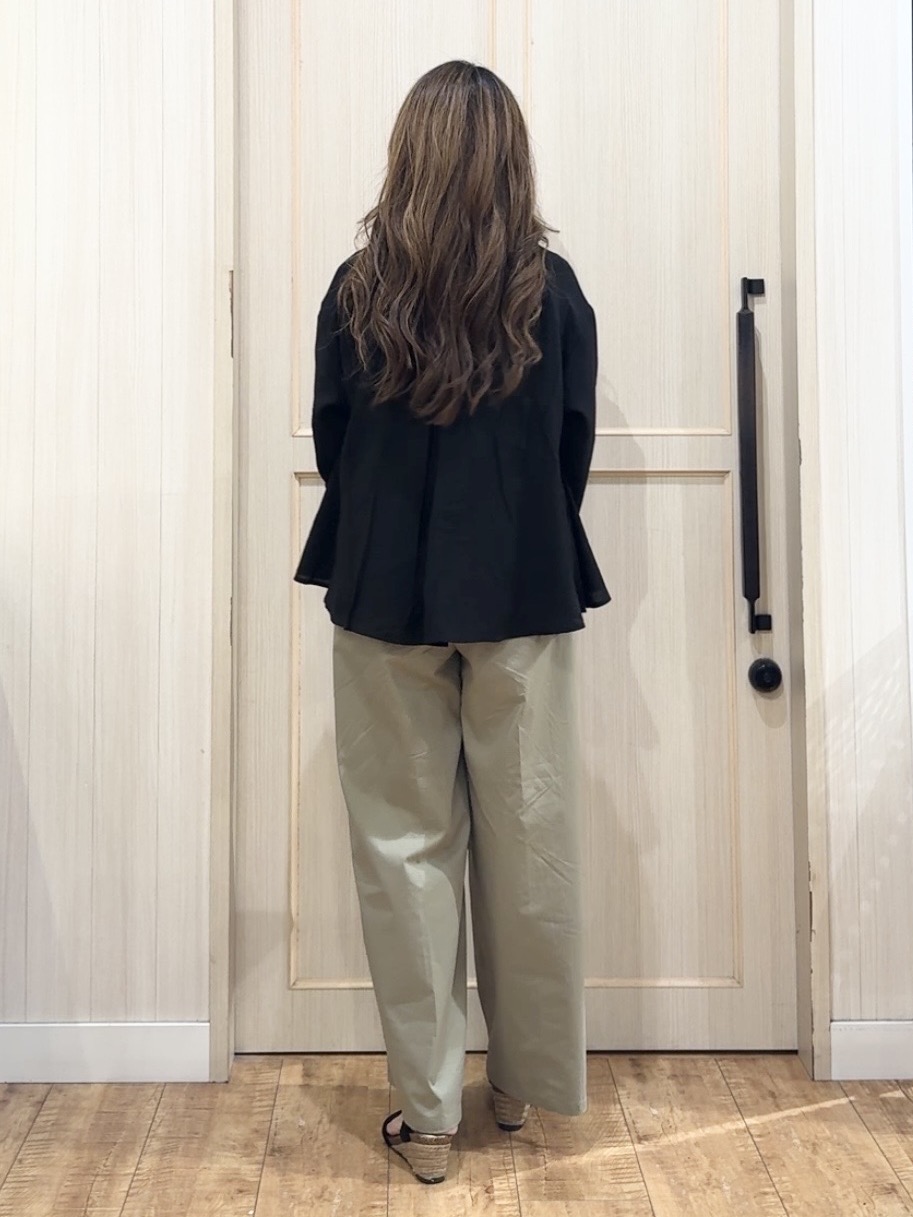 Y O k Oさんの「SHOO･LA･RUE｜【洗濯機可/S-LL】お顔周りすっきり 大人のシアーシャツカーディガン」を使ったコーディネート