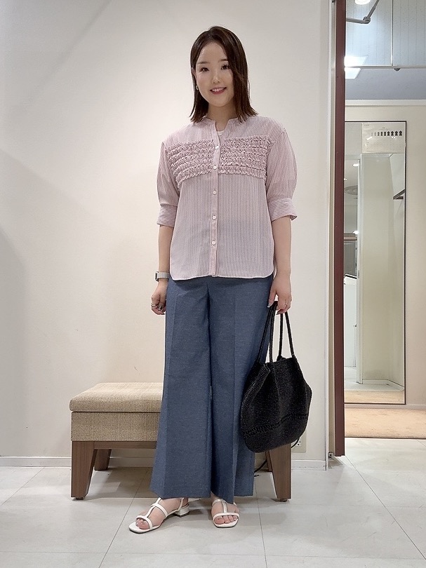 YUIさんの「UNTITLED｜【接触冷感/通気性/洗える】フロントフリルブラウス」を使ったコーディネート
