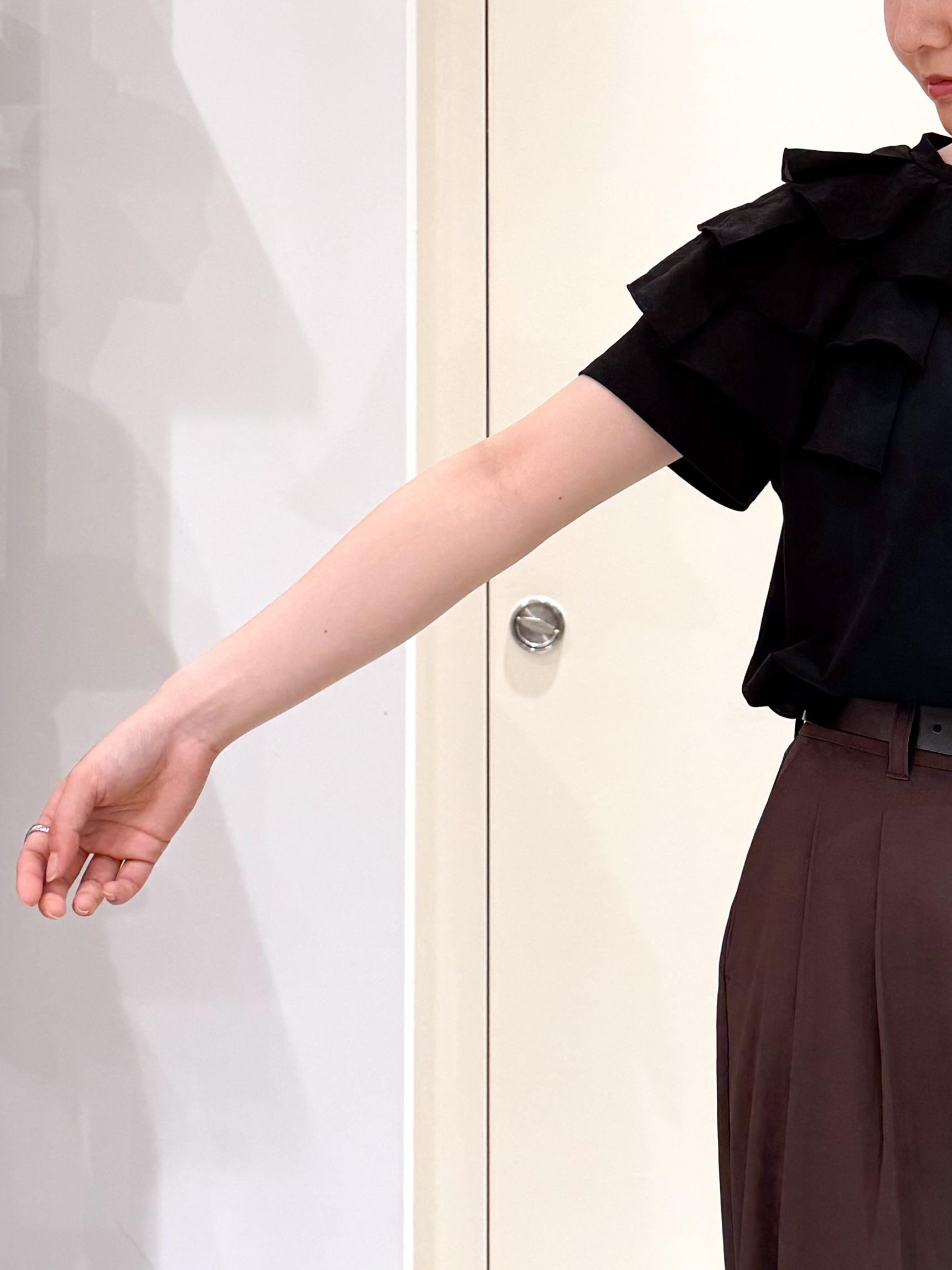 sayaさんの「OPAQUE.CLIP｜【接触冷感】アシメフリルドッキングカットソー《UVケア／洗濯機OK》」を使ったコーディネート