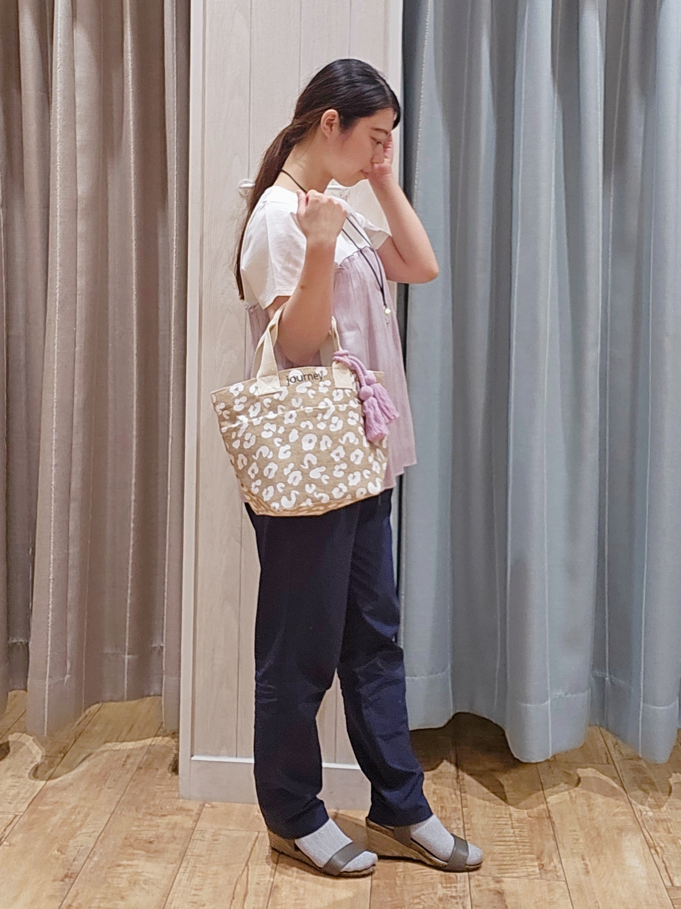 miyaさんの「SHOO･LA･RUE｜【体型カバー】1枚でインせず決まる きらきらビスチェ風Tシャツ」を使ったコーディネート