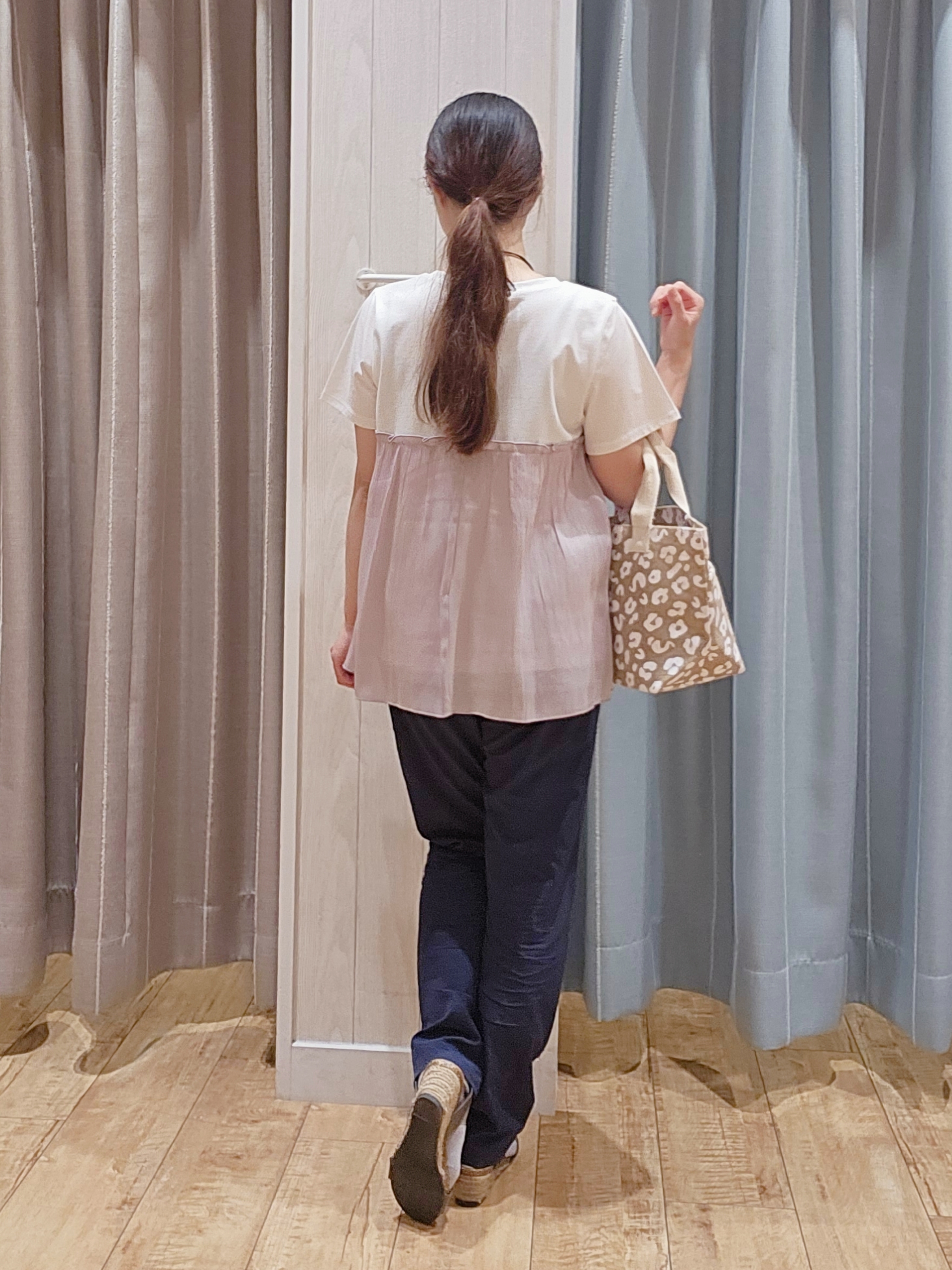 miyaさんの「SHOO･LA･RUE｜【体型カバー】1枚でインせず決まる きらきらビスチェ風Tシャツ」を使ったコーディネート