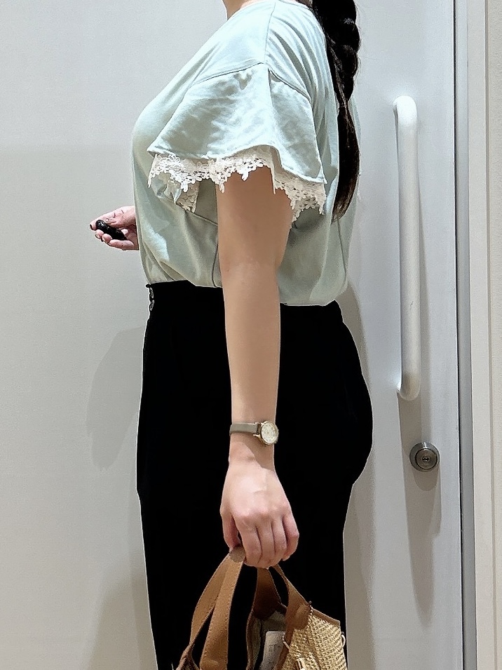 みいさんの「grove｜【二の腕カバー、UV】涼しく華やかに、レースレイヤードスリーブTシャツ」を使ったコーディネート