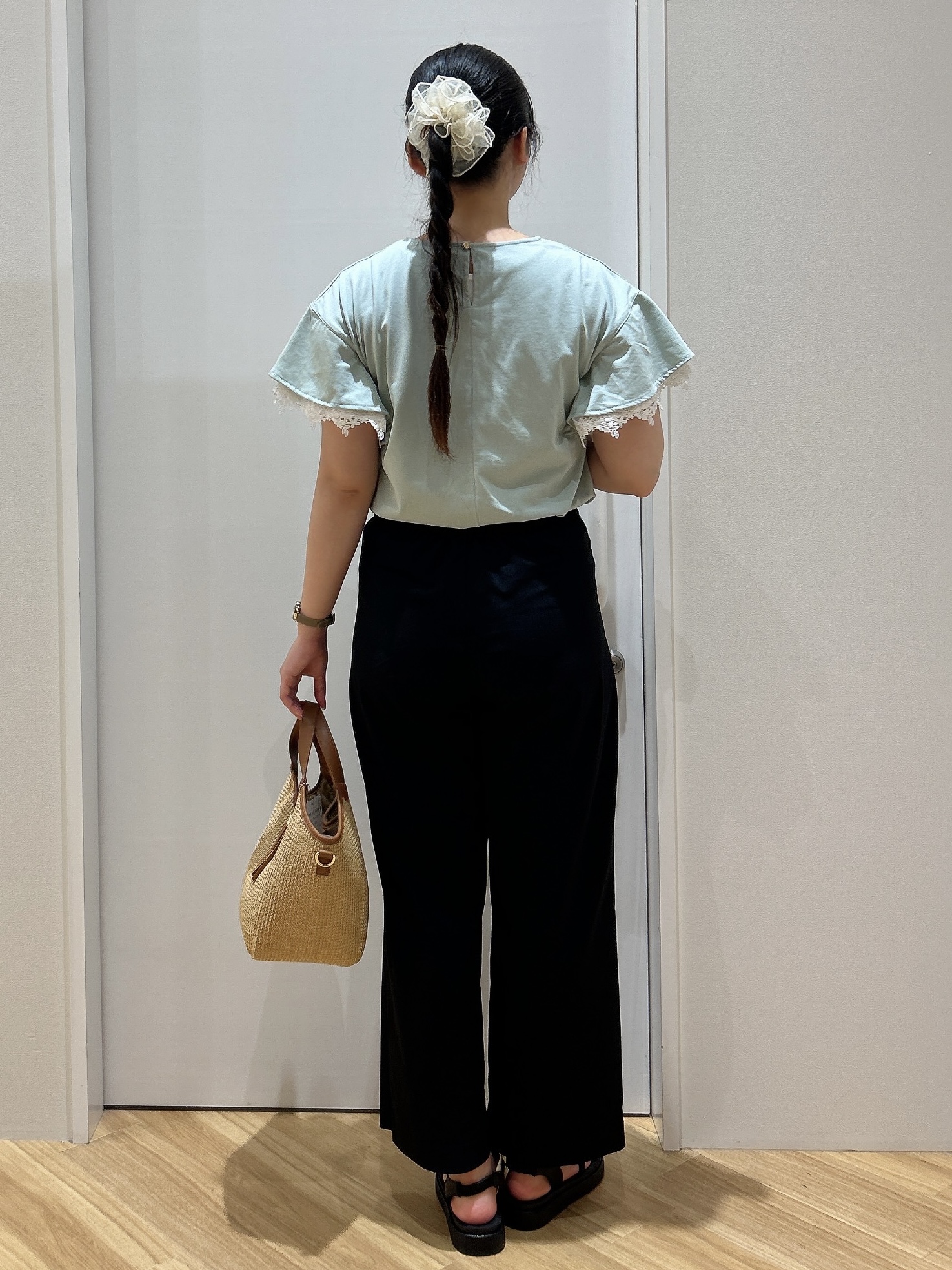 みいさんの「grove｜【二の腕カバー、UV】涼しく華やかに、レースレイヤードスリーブTシャツ」を使ったコーディネート