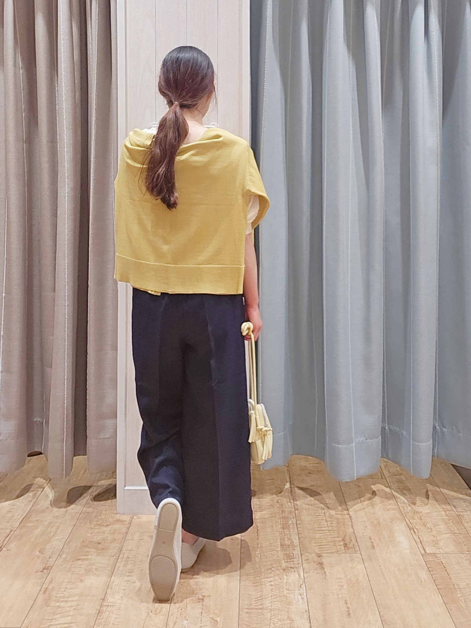 miyaさんの「SHOO･LA･RUE｜【洗濯機可/UV】さらっとしたタッチが心地よい ショート丈 Vネックカーディガン」を使ったコーディネート