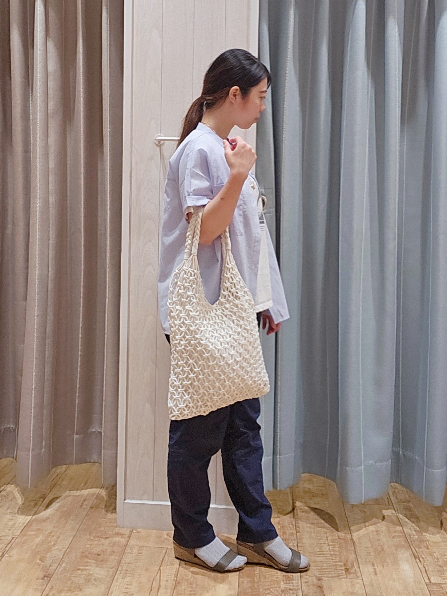 miyaさんの「SHOO･LA･RUE｜【通気性〇/UV/S-LL】風が通り抜ける 半袖バンドカラーシアーシャツ」を使ったコーディネート