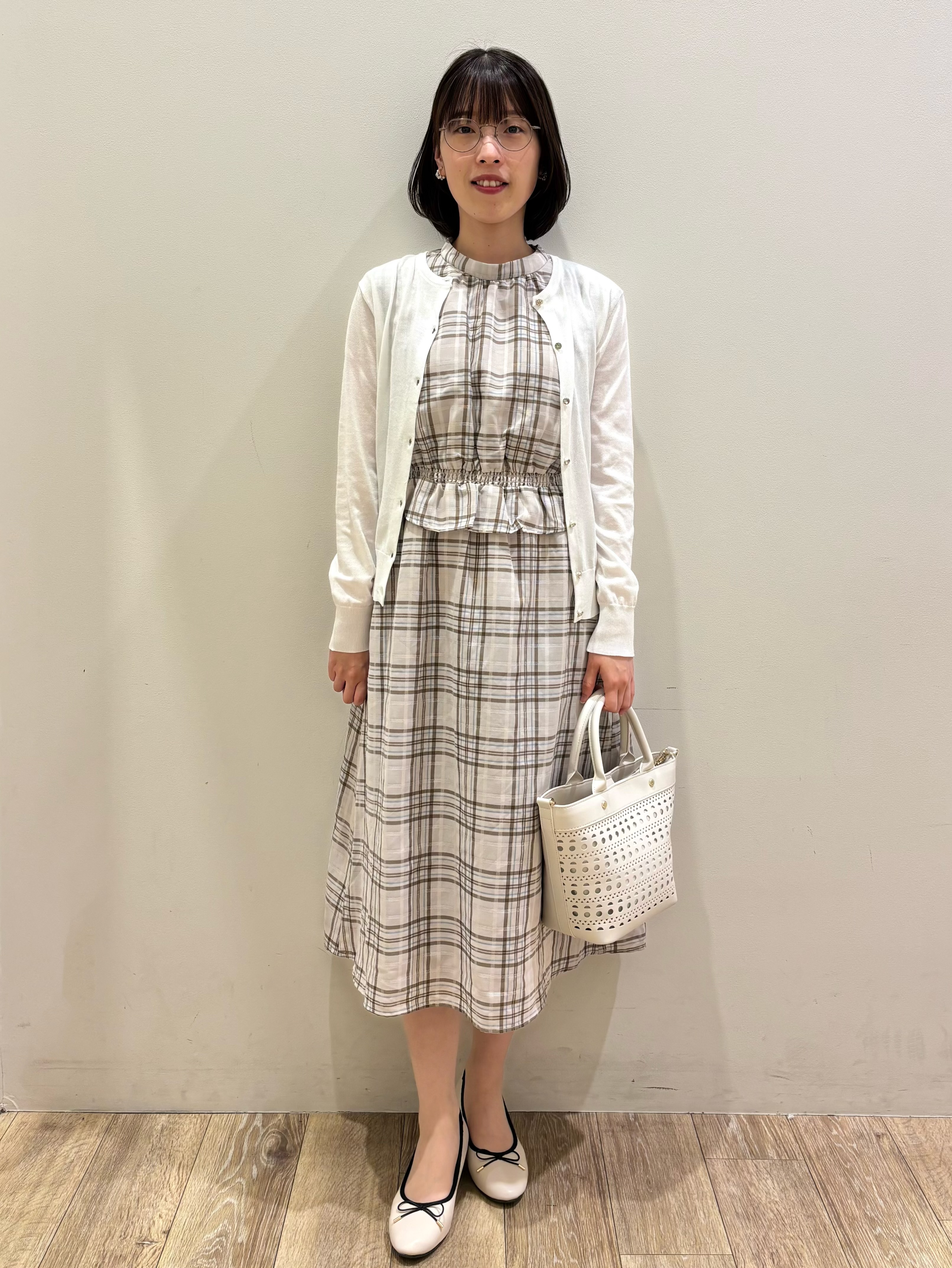 honamiさんの「index｜【接触冷感】ビジューボタンカーディガン《抗ピリング／洗濯機OK》」を使ったコーディネート