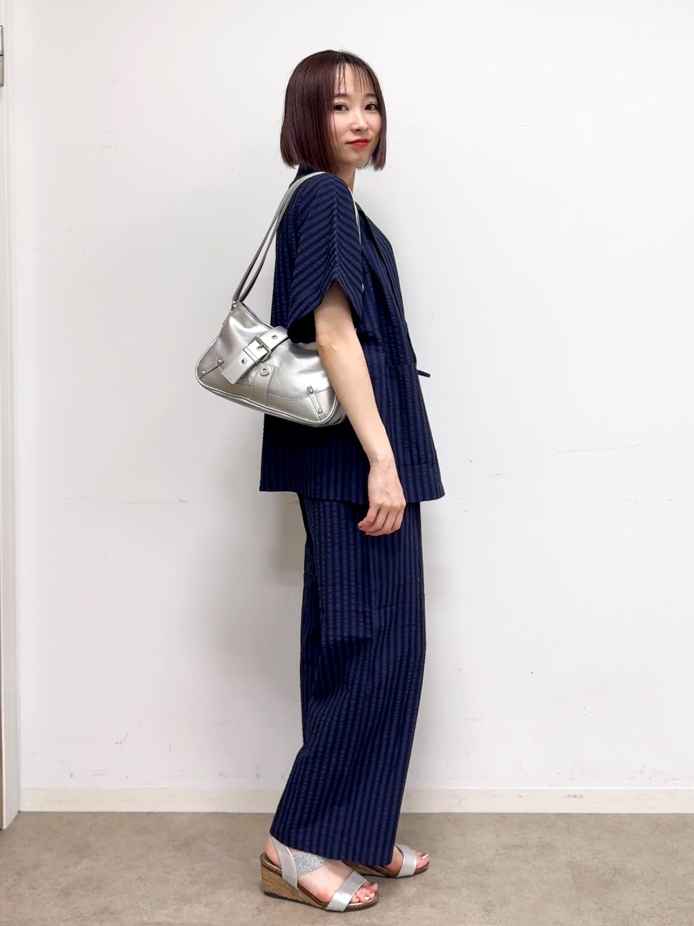 𝐜𝐡𝐢𝐤𝐚さんの「SHOO･LA･RUE｜【S-LL/吸水速乾/セットアップ可】羽織るだけで主役になる サッカーストライプシャツジャケット」を使ったコーディネート