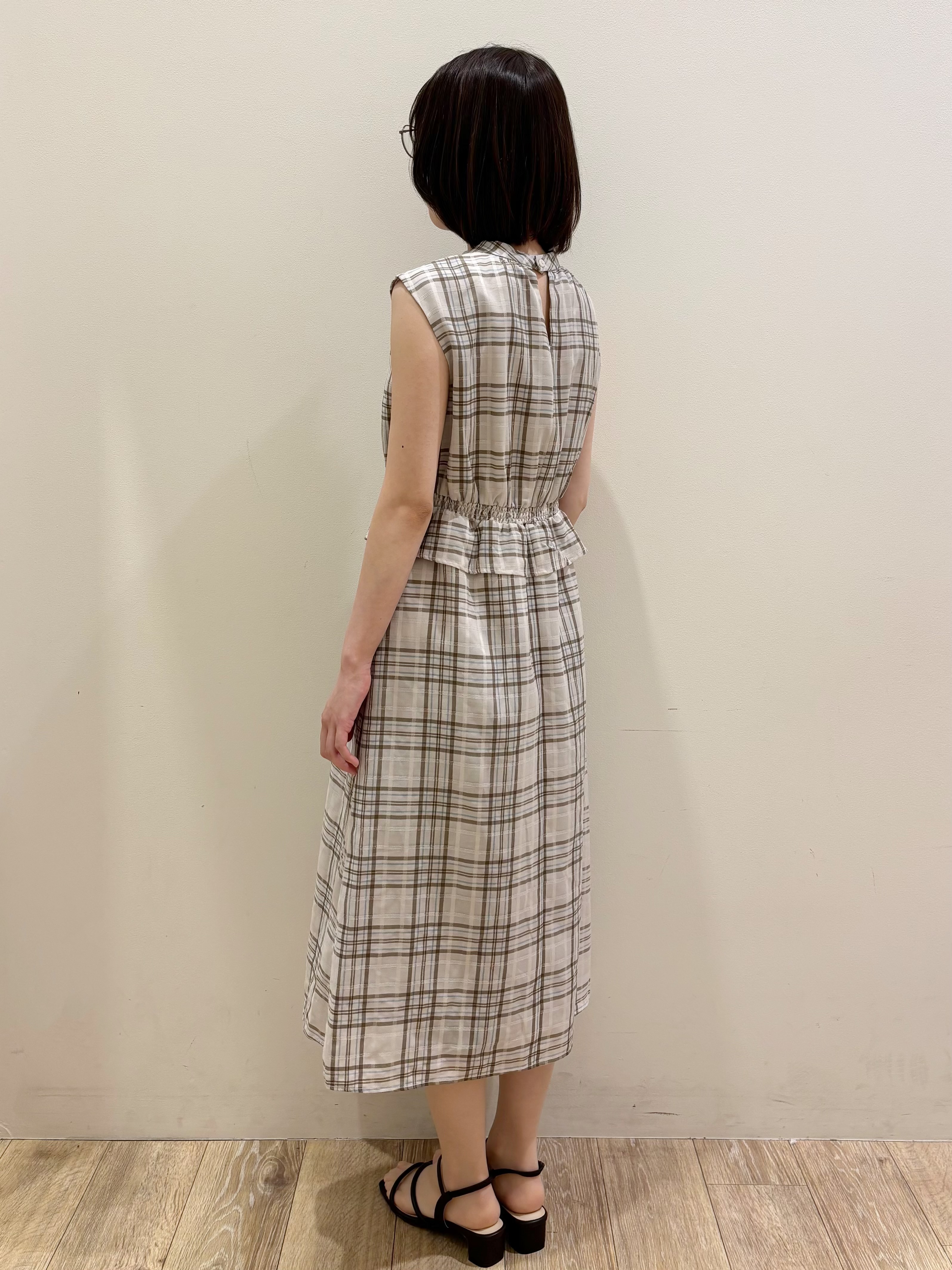 honamiさんの「index｜シアーチェックミニペプラムワンピース【防シワ／洗濯機OK】」を使ったコーディネート