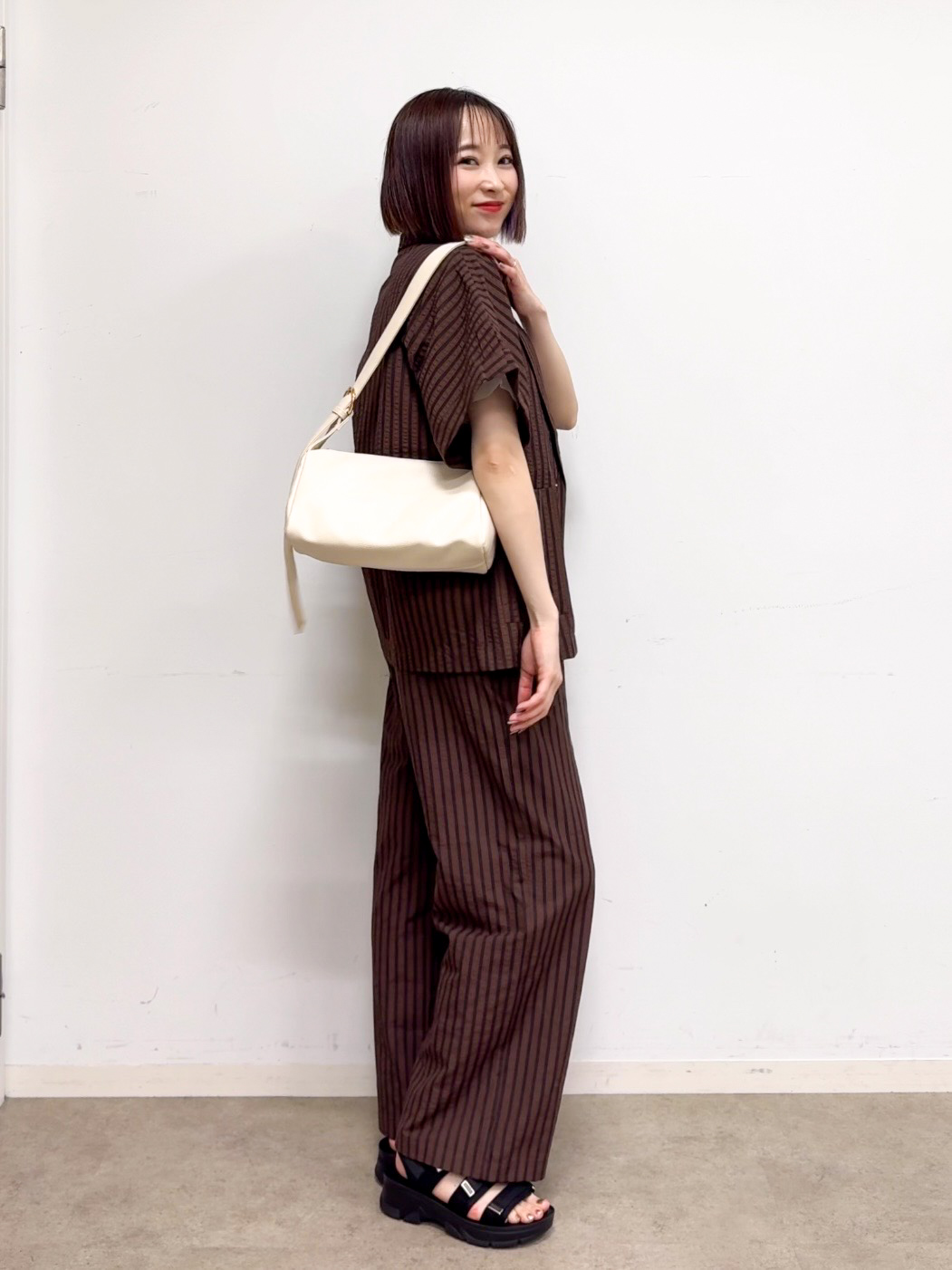 𝐜𝐡𝐢𝐤𝐚さんの「SHOO･LA･RUE｜【S-LL/吸水速乾/セットアップ可】羽織るだけで主役になる サッカーストライプシャツジャケット」を使ったコーディネート