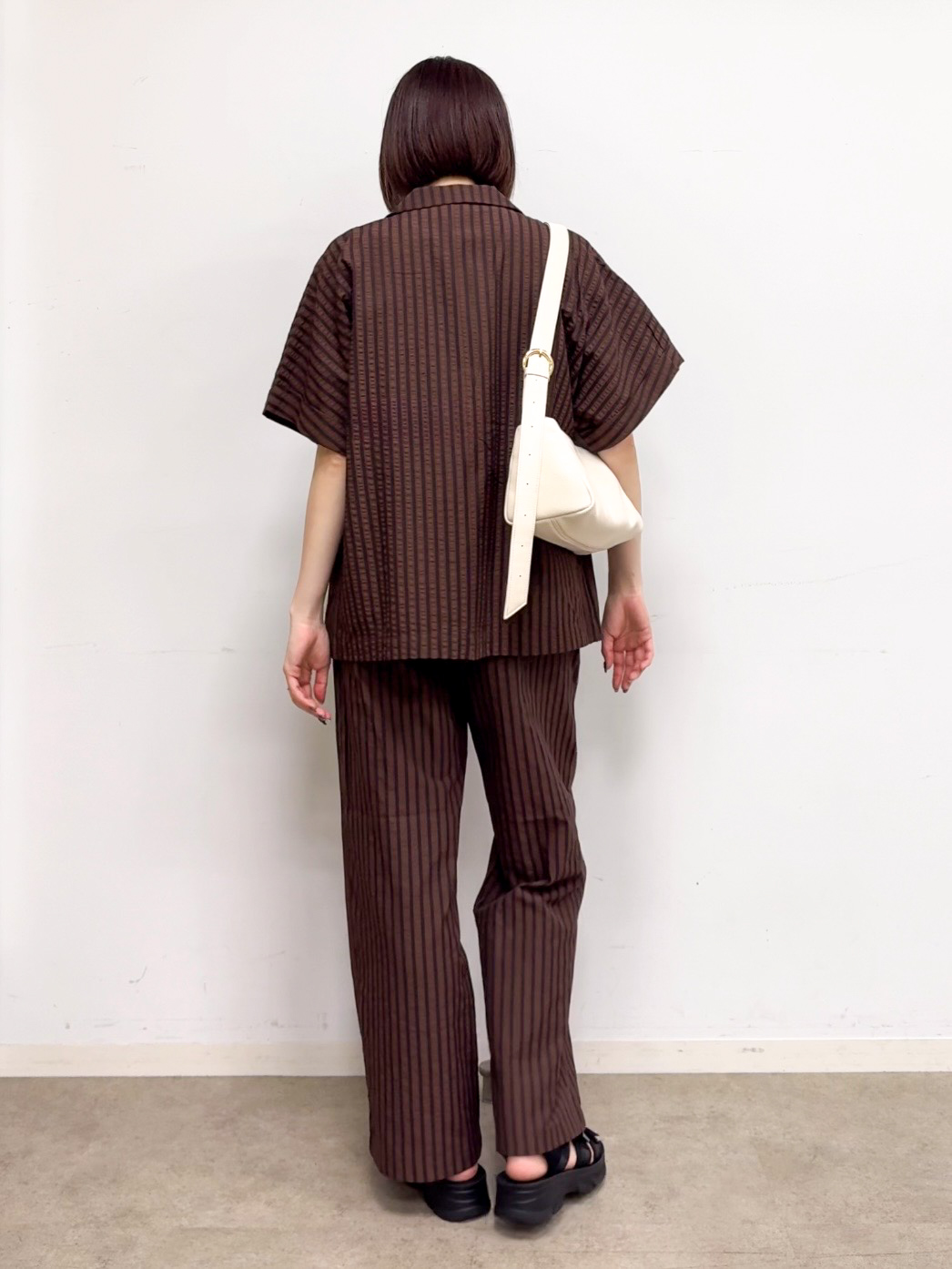 𝐜𝐡𝐢𝐤𝐚さんの「SHOO･LA･RUE｜【S-LL/吸水速乾/セットアップ可】羽織るだけで主役になる サッカーストライプシャツジャケット」を使ったコーディネート