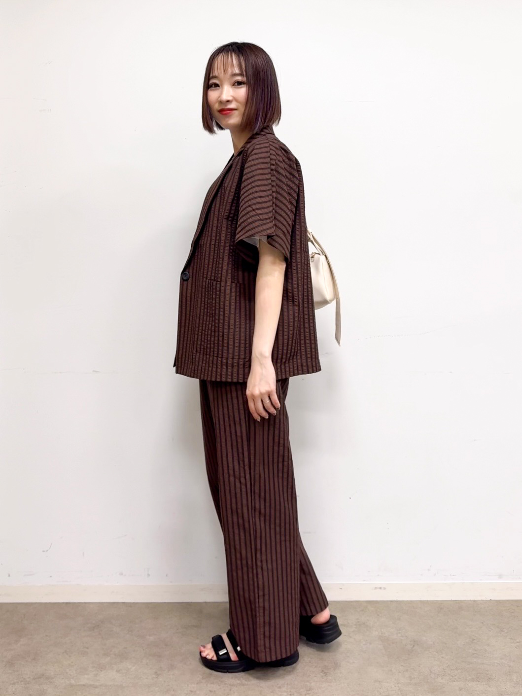 𝐜𝐡𝐢𝐤𝐚さんの「SHOO･LA･RUE｜【S-LL/吸水速乾/セットアップ可】羽織るだけで主役になる サッカーストライプシャツジャケット」を使ったコーディネート