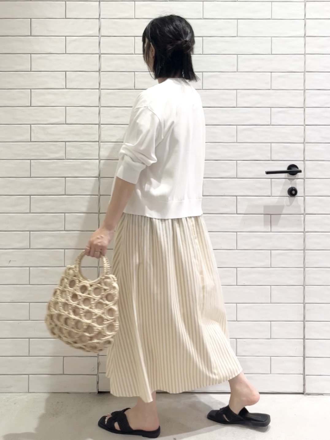 しおりさんの「OPAQUE.CLIP｜【UV／接触冷感】Vネックリラクシーニットカーディガン《洗濯機OK／抗ピル》」を使ったコーディネート