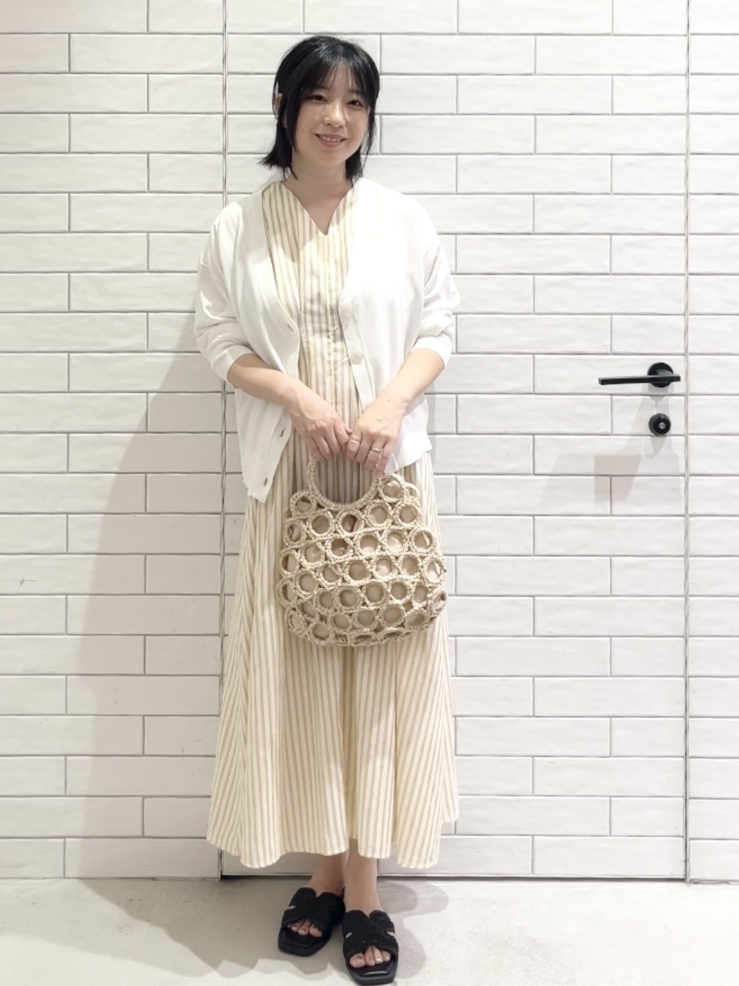しおりさんの「OPAQUE.CLIP｜【UV／接触冷感】Vネックリラクシーニットカーディガン《洗濯機OK／抗ピル》」を使ったコーディネート
