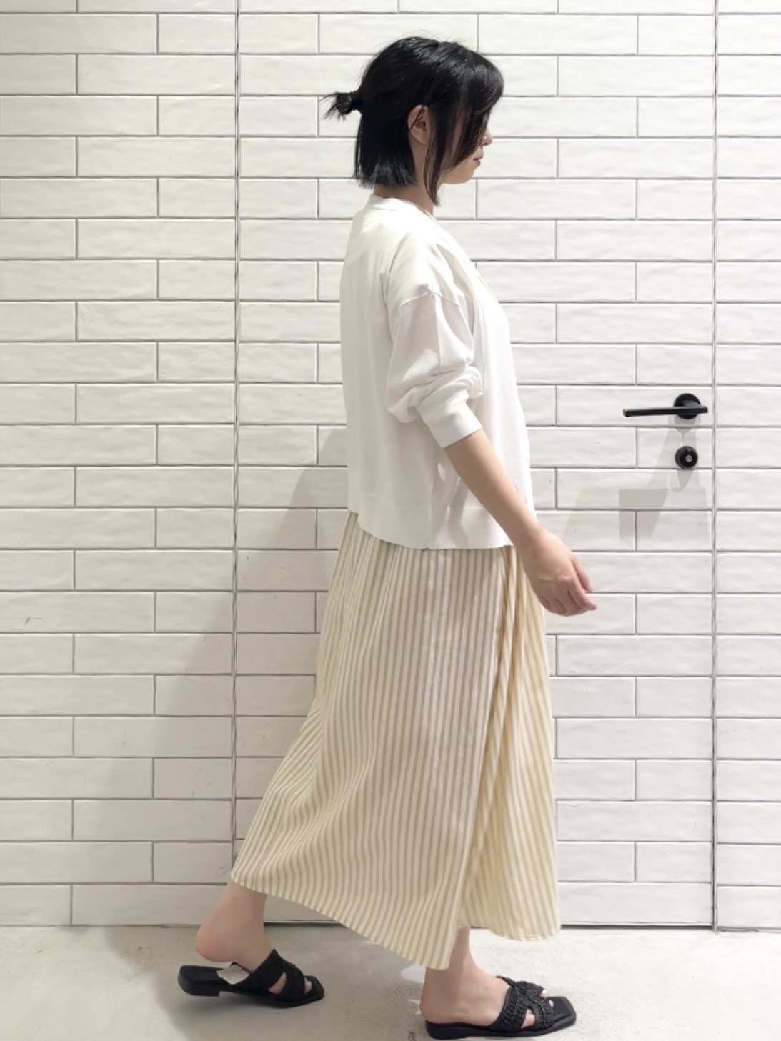 しおりさんの「OPAQUE.CLIP｜【UV／接触冷感】Vネックリラクシーニットカーディガン《洗濯機OK／抗ピル》」を使ったコーディネート