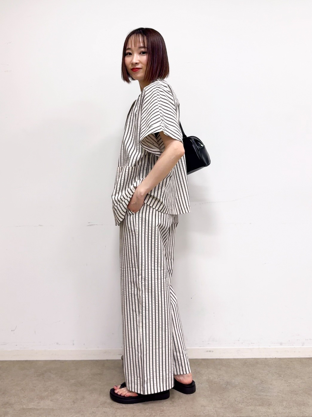 𝐜𝐡𝐢𝐤𝐚さんの「SHOO･LA･RUE｜【S-LL/吸水速乾/セットアップ可】羽織るだけで主役になる サッカーストライプシャツジャケット」を使ったコーディネート
