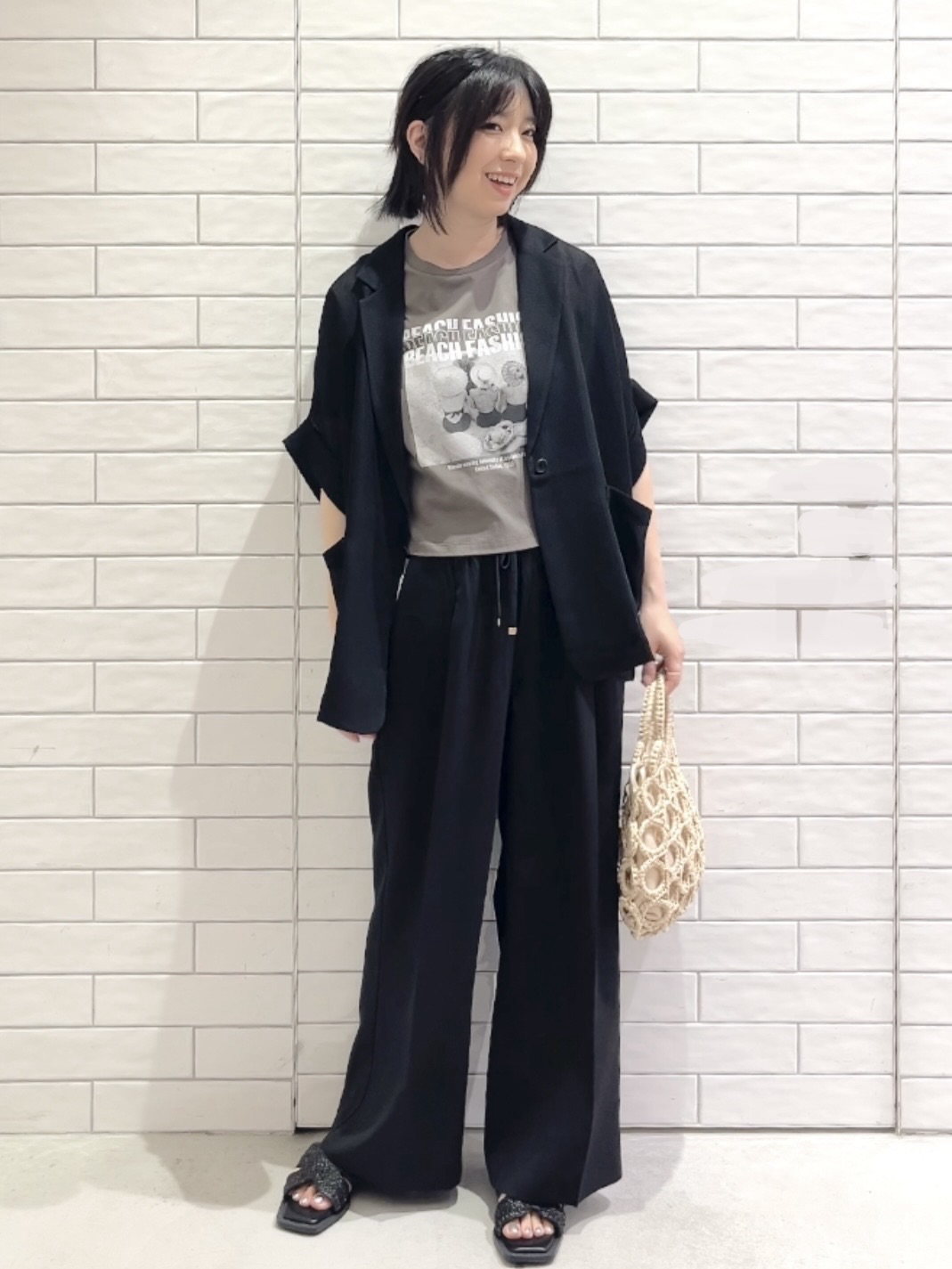 しおりさんの「OPAQUE.CLIP｜【LIFE PICTURE COLLECTION】アソートフォトTシャツ」を使ったコーディネート