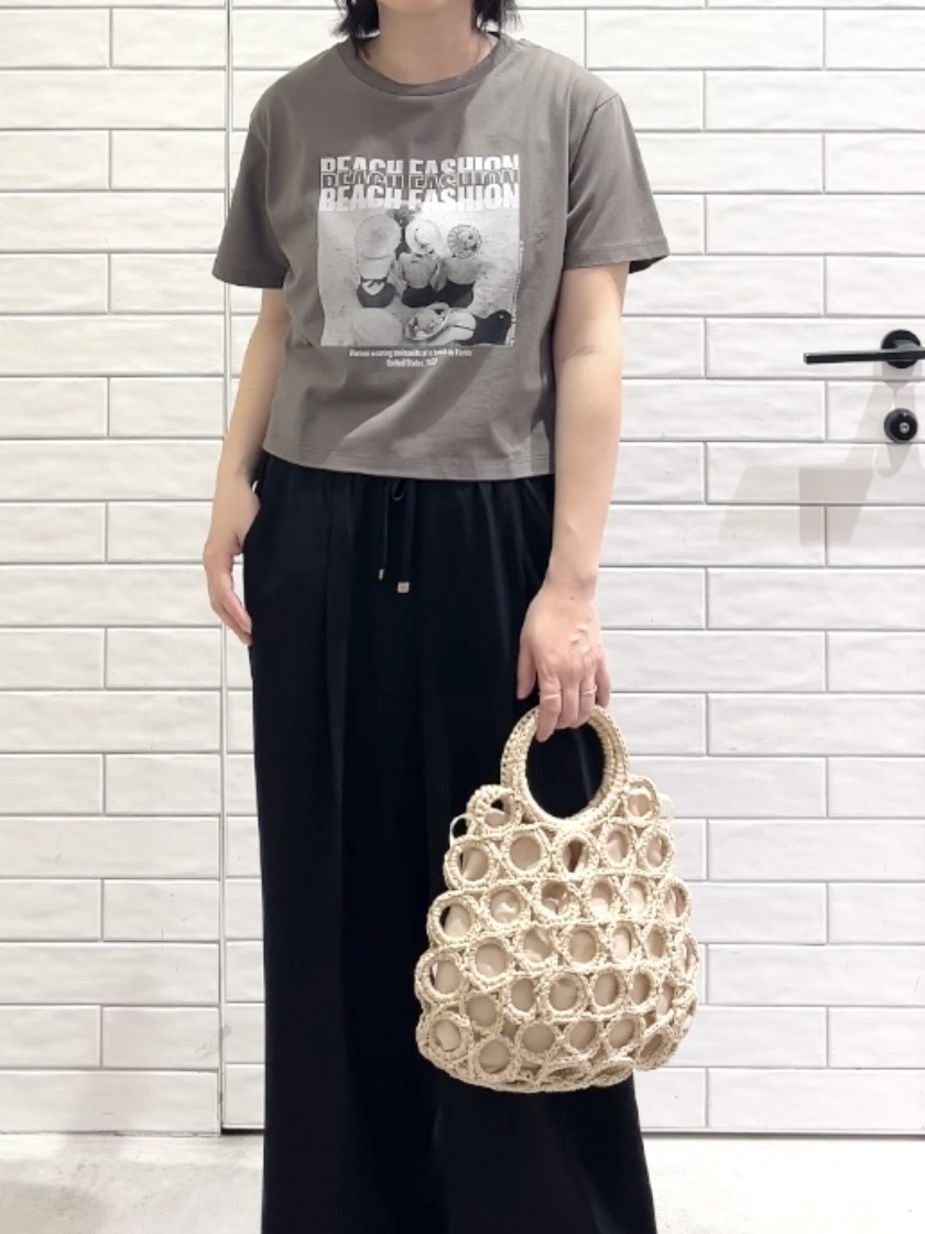 しおりさんの「OPAQUE.CLIP｜【LIFE PICTURE COLLECTION】アソートフォトTシャツ」を使ったコーディネート