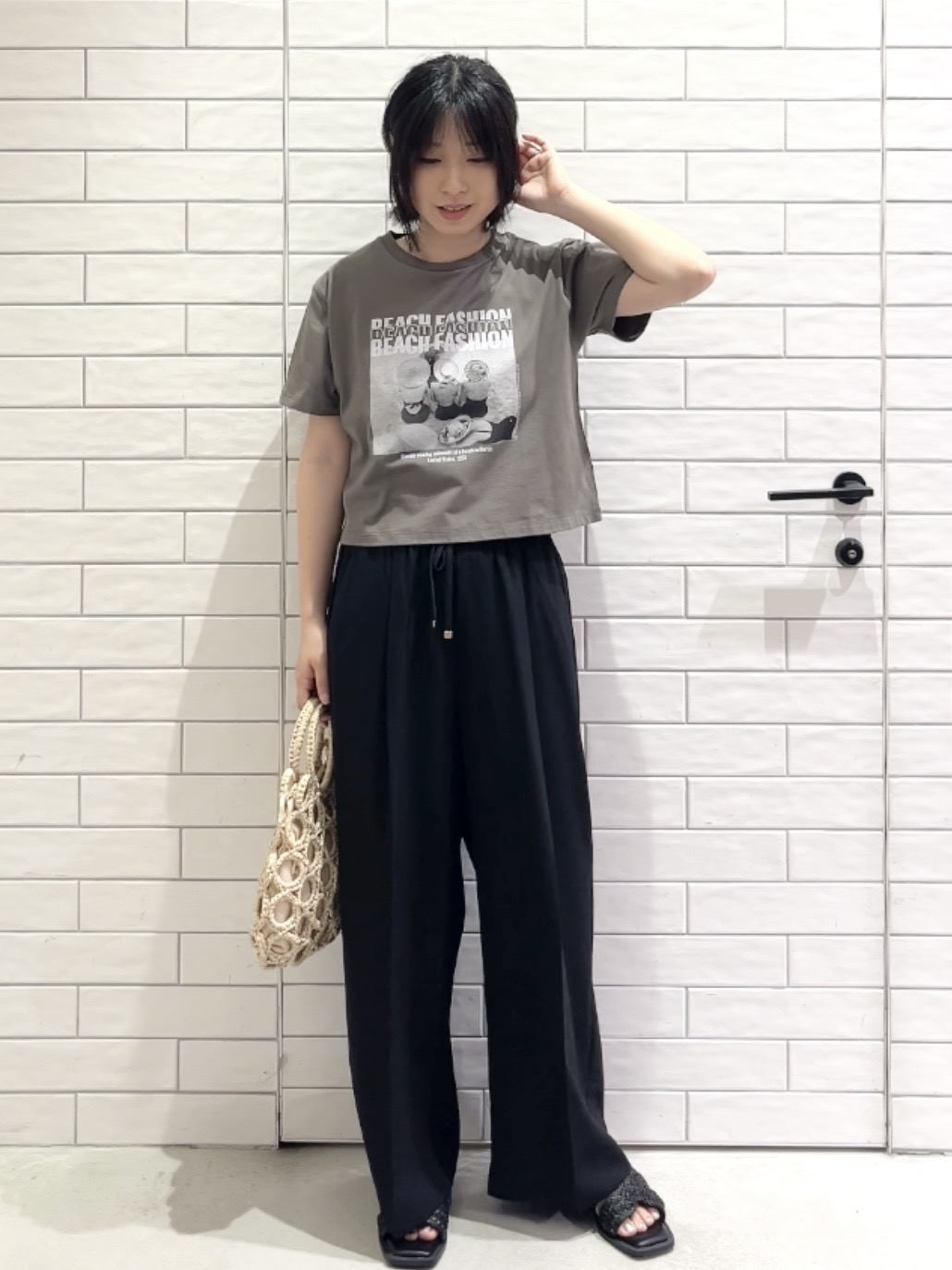 しおりさんの「OPAQUE.CLIP｜【LIFE PICTURE COLLECTION】アソートフォトTシャツ」を使ったコーディネート