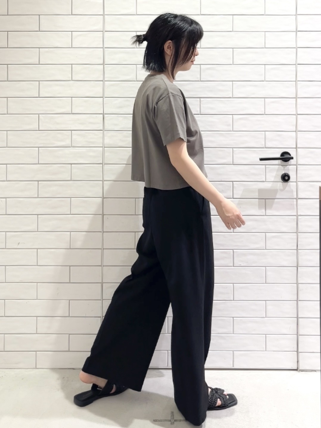 しおりさんの「OPAQUE.CLIP｜【LIFE PICTURE COLLECTION】アソートフォトTシャツ」を使ったコーディネート