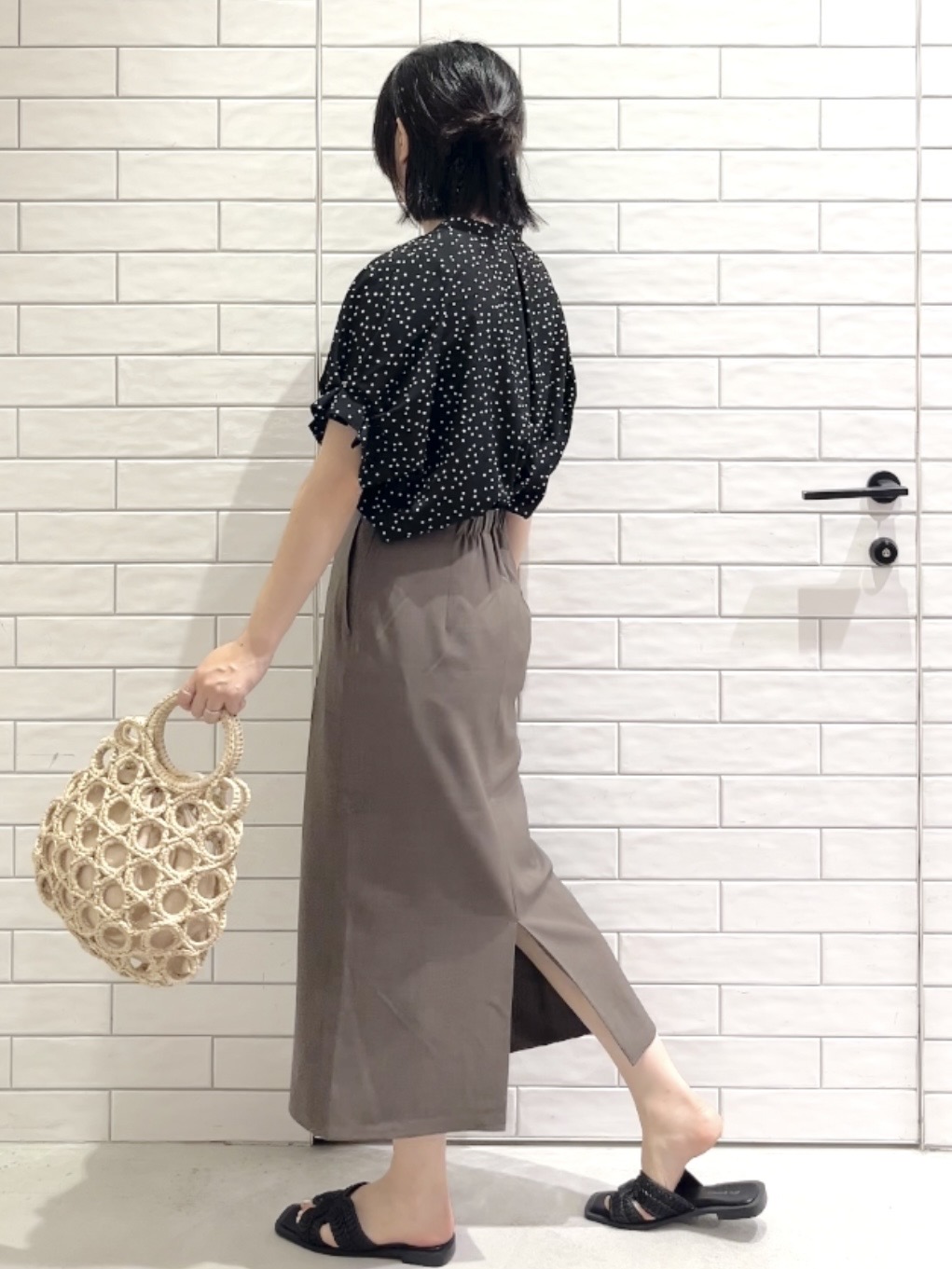しおりさんの「OPAQUE.CLIP｜タックスリーブ プリントブラウス《イージーアイロン／洗濯機OK》」を使ったコーディネート