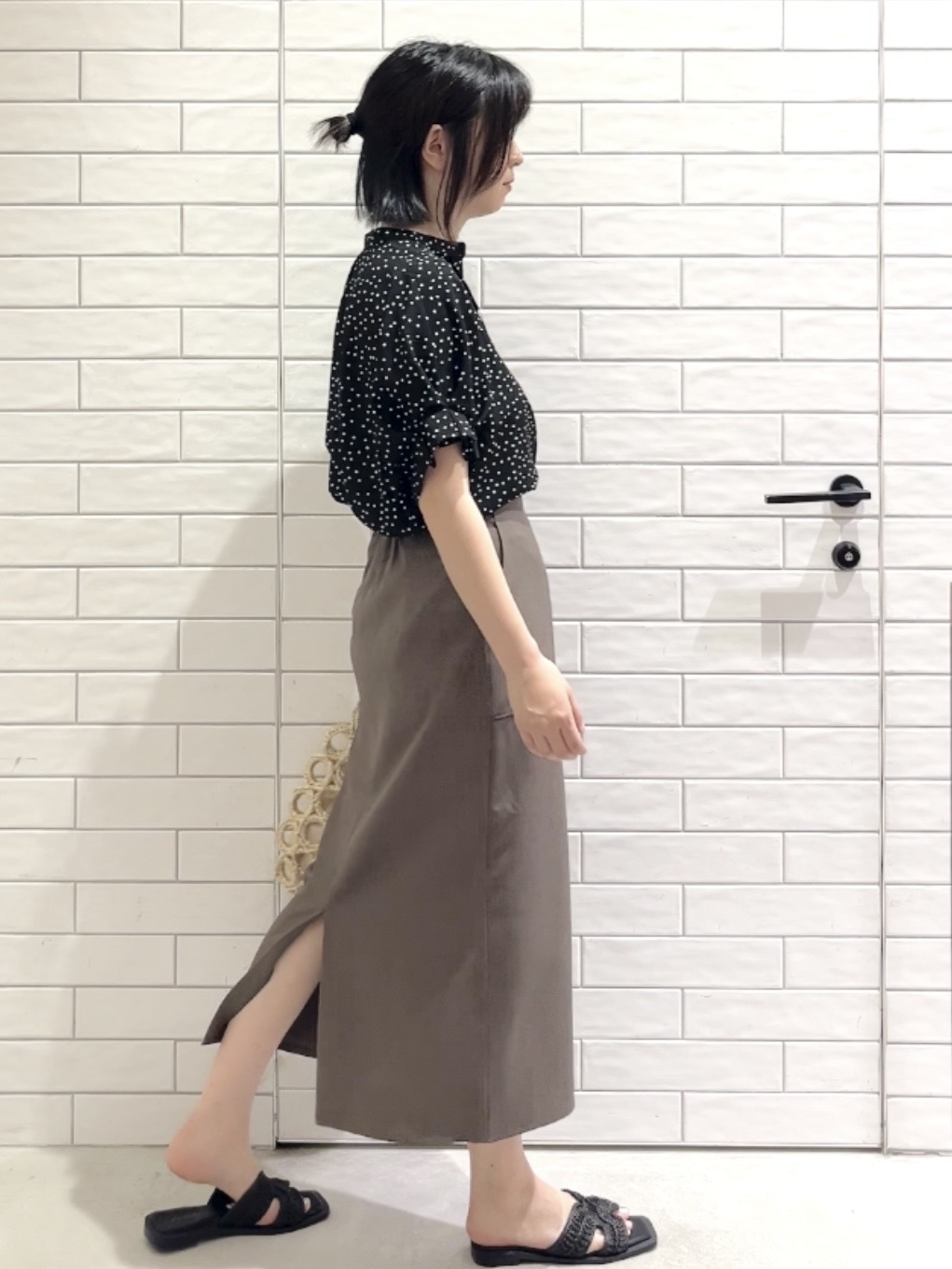 しおりさんの「OPAQUE.CLIP｜タックスリーブ プリントブラウス《イージーアイロン／洗濯機OK》」を使ったコーディネート