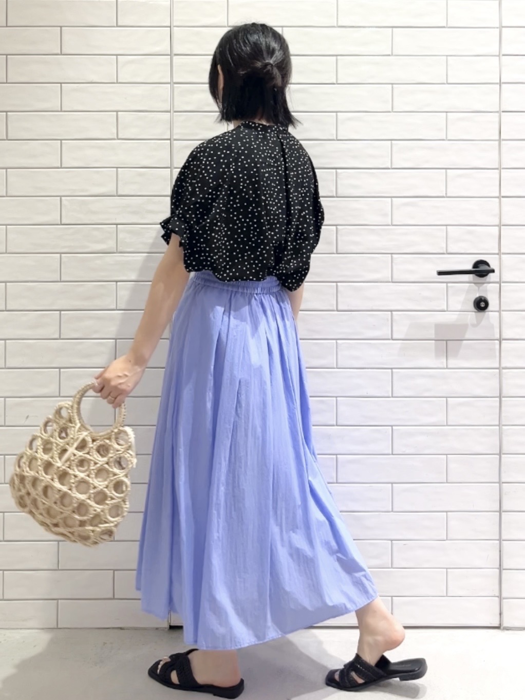 しおりさんの「OPAQUE.CLIP｜タックスリーブ プリントブラウス《イージーアイロン／洗濯機OK》」を使ったコーディネート