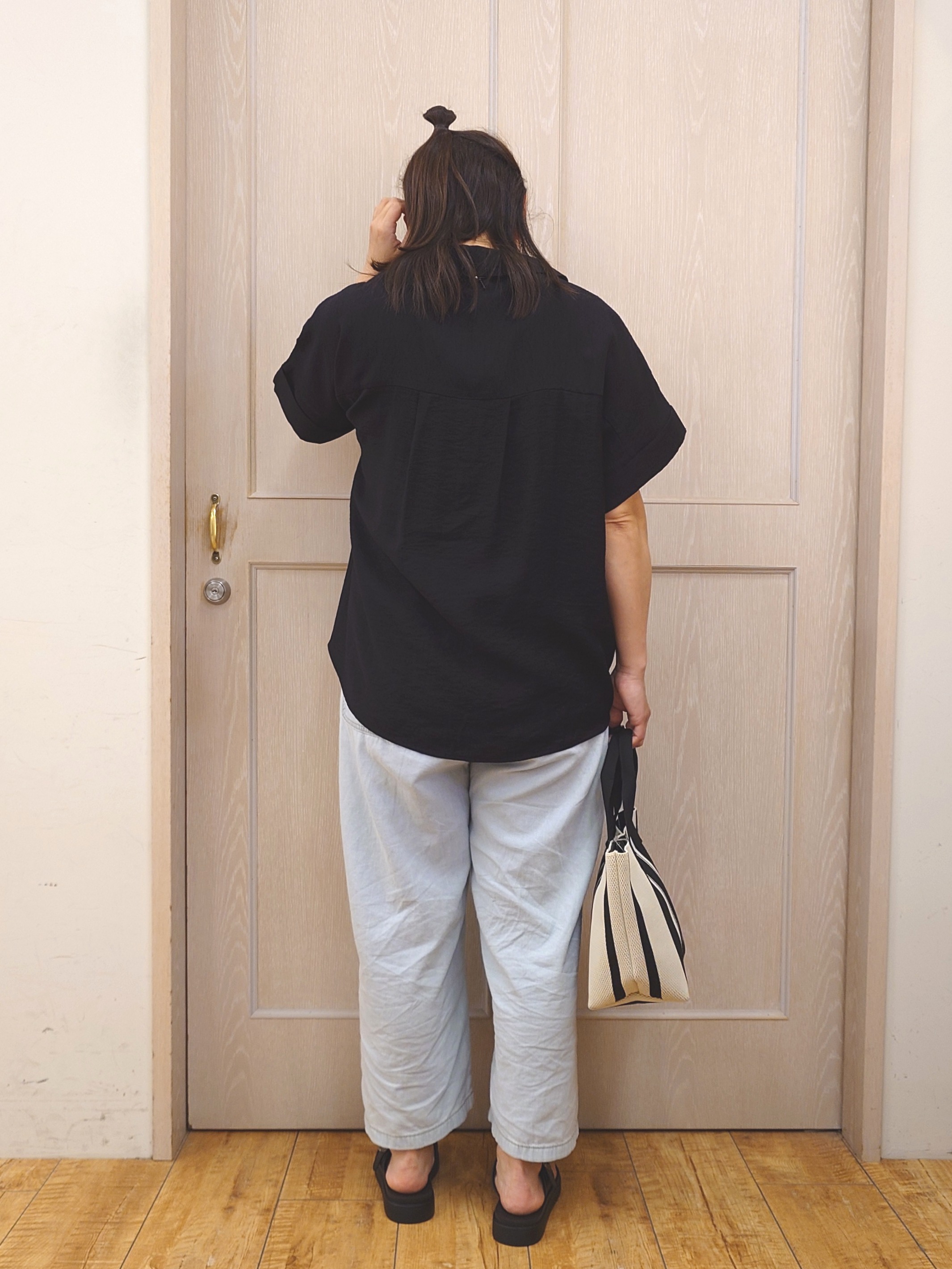 とろろさんの「SHOO･LA･RUE｜【S-LL/洗濯機可】インせず着られる 裾タック スキッパーシャツ」を使ったコーディネート