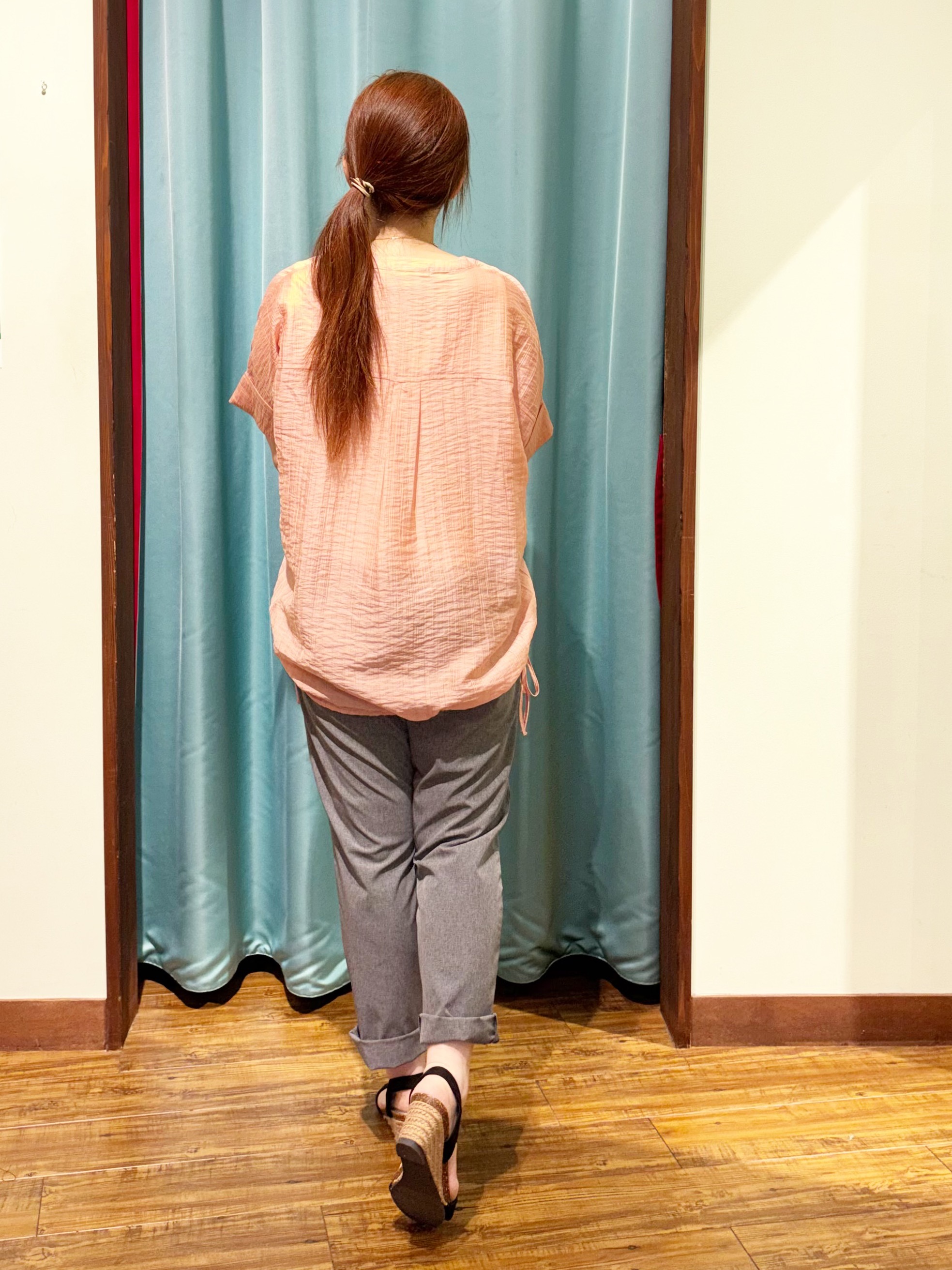 tukiさんの「SHOO･LA･RUE｜【高レビュー/体型カバー】インせず着られる スキッパー裾リボンブラウス」を使ったコーディネート