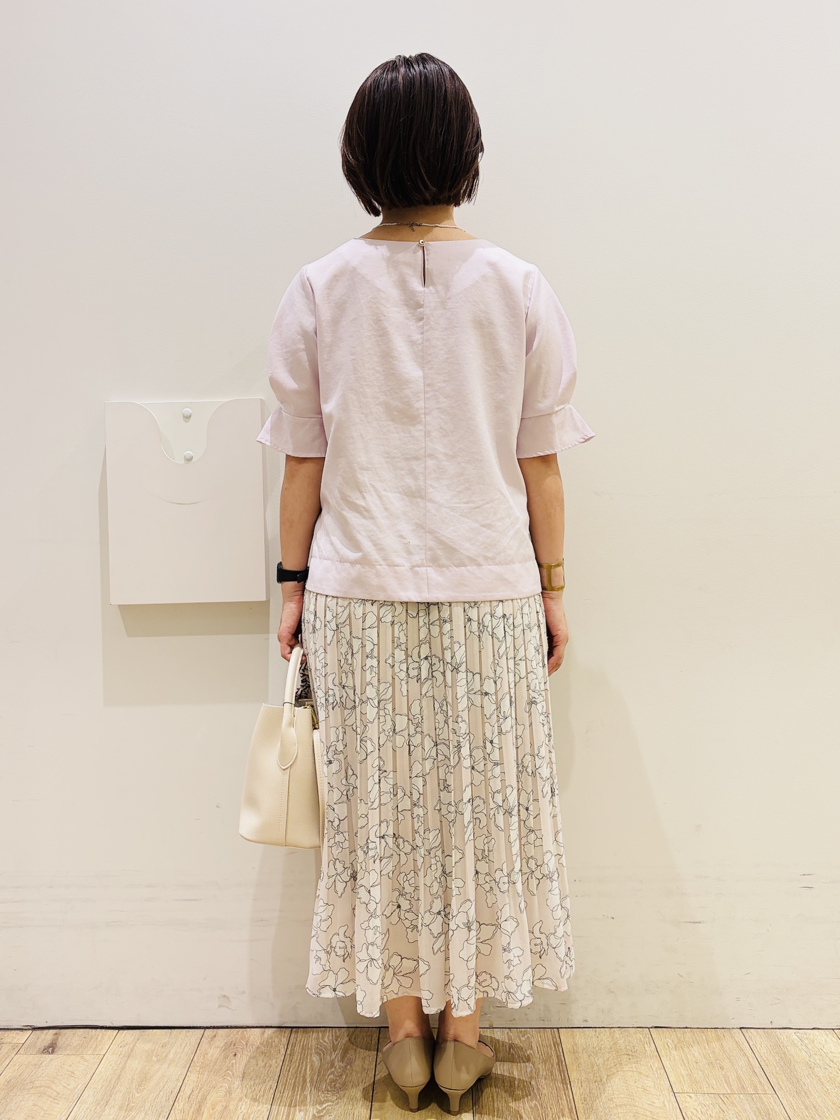 YUKOさんの「index｜【接触冷感／吸水速乾】タックパフスリーブブラウス《防シワ／洗濯機OK／XS～3L／8col》」を使ったコーディネート