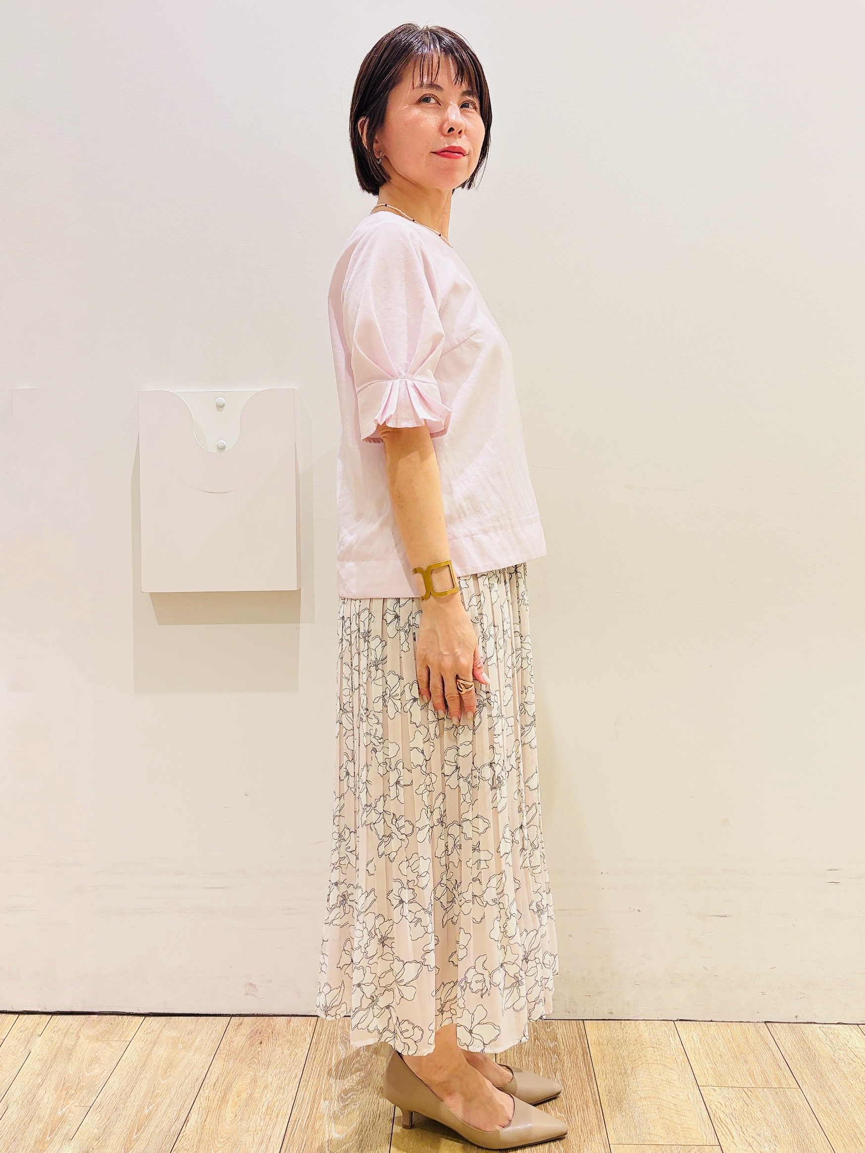YUKOさんの「index｜【接触冷感／吸水速乾】タックパフスリーブブラウス《防シワ／洗濯機OK／XS～3L／8col》」を使ったコーディネート