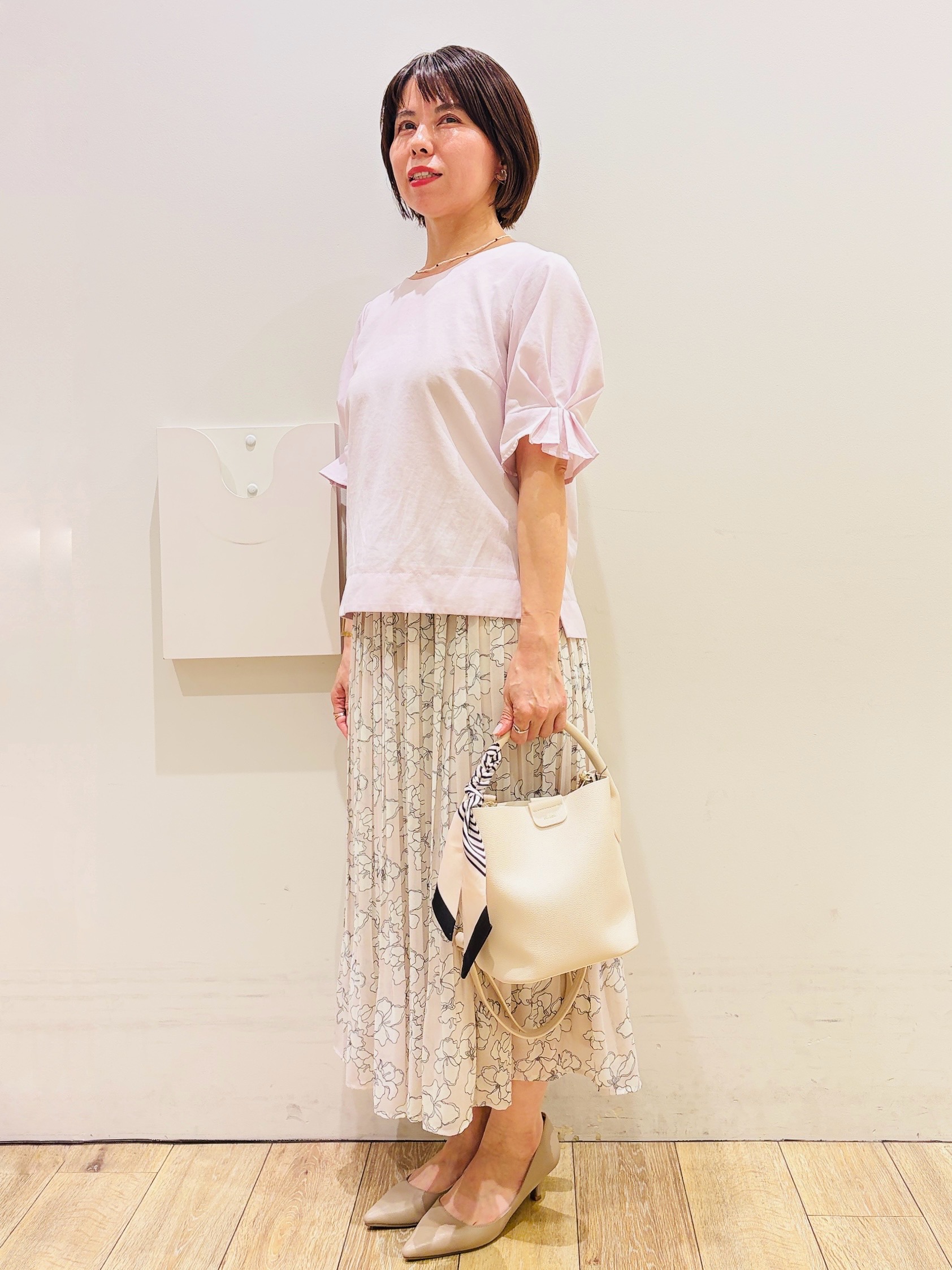 YUKOさんの「index｜【接触冷感／吸水速乾】タックパフスリーブブラウス《防シワ／洗濯機OK／XS～3L／8col》」を使ったコーディネート