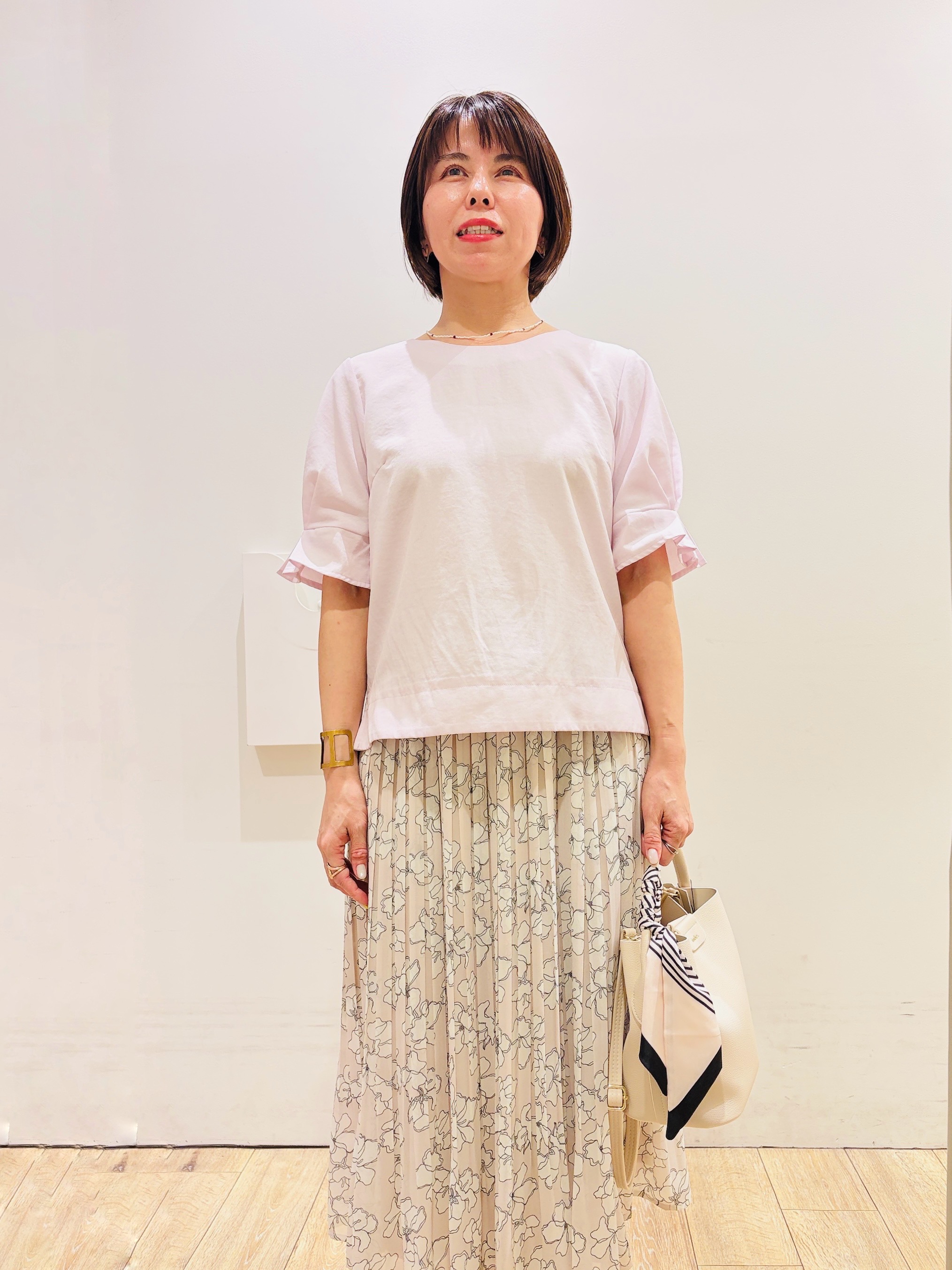 YUKOさんの「index｜【接触冷感／吸水速乾】タックパフスリーブブラウス《防シワ／洗濯機OK／XS～3L／8col》」を使ったコーディネート