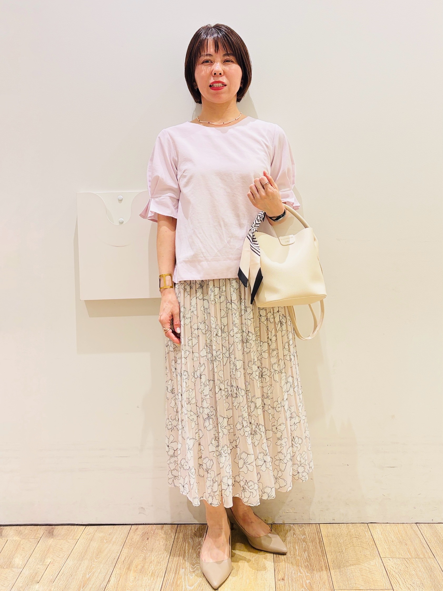 YUKOさんの「index｜【接触冷感／吸水速乾】タックパフスリーブブラウス《防シワ／洗濯機OK／XS～3L／8col》」を使ったコーディネート