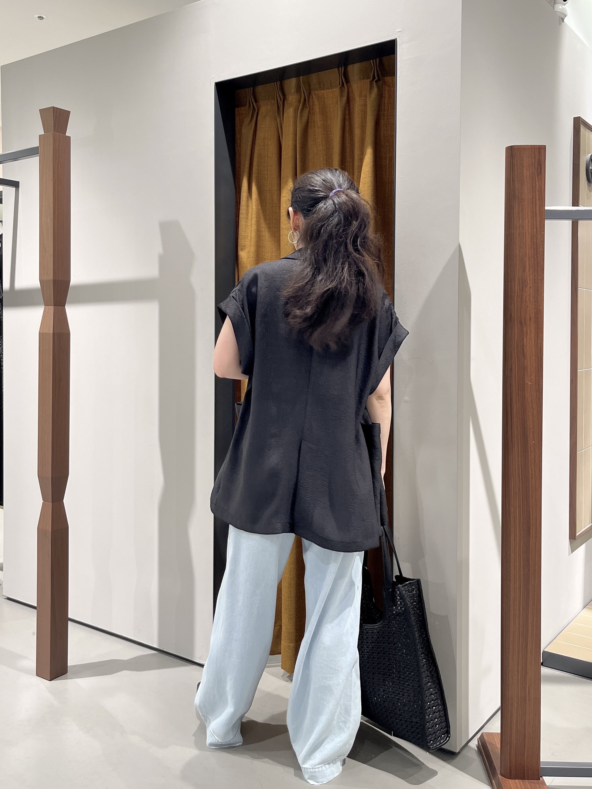 Uminoさんの「INDIVI｜ワッシャーシアー半袖ダブルジャケット」を使ったコーディネート