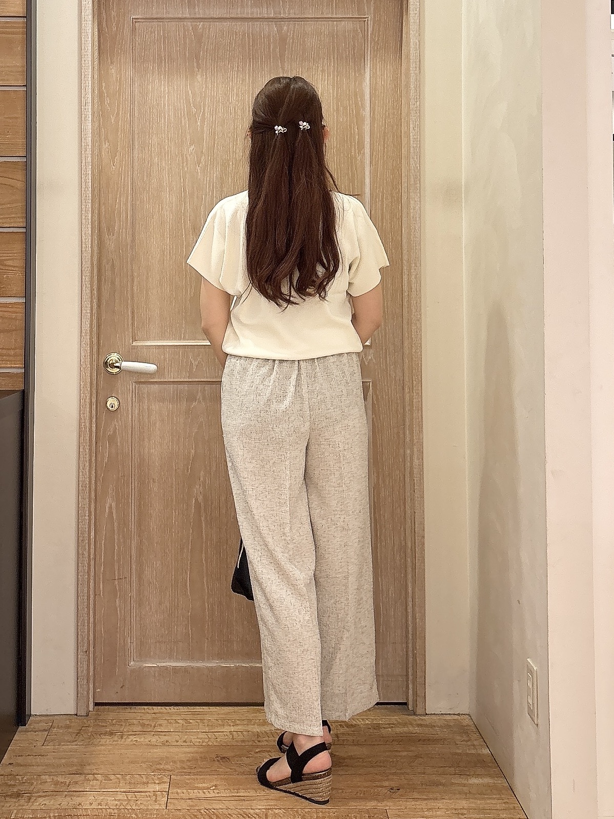 miiさんの「SHOO･LA･RUE｜【高レビュー/毎日洗える/UV】二の腕も隠せる 配色ボウタイニット」を使ったコーディネート