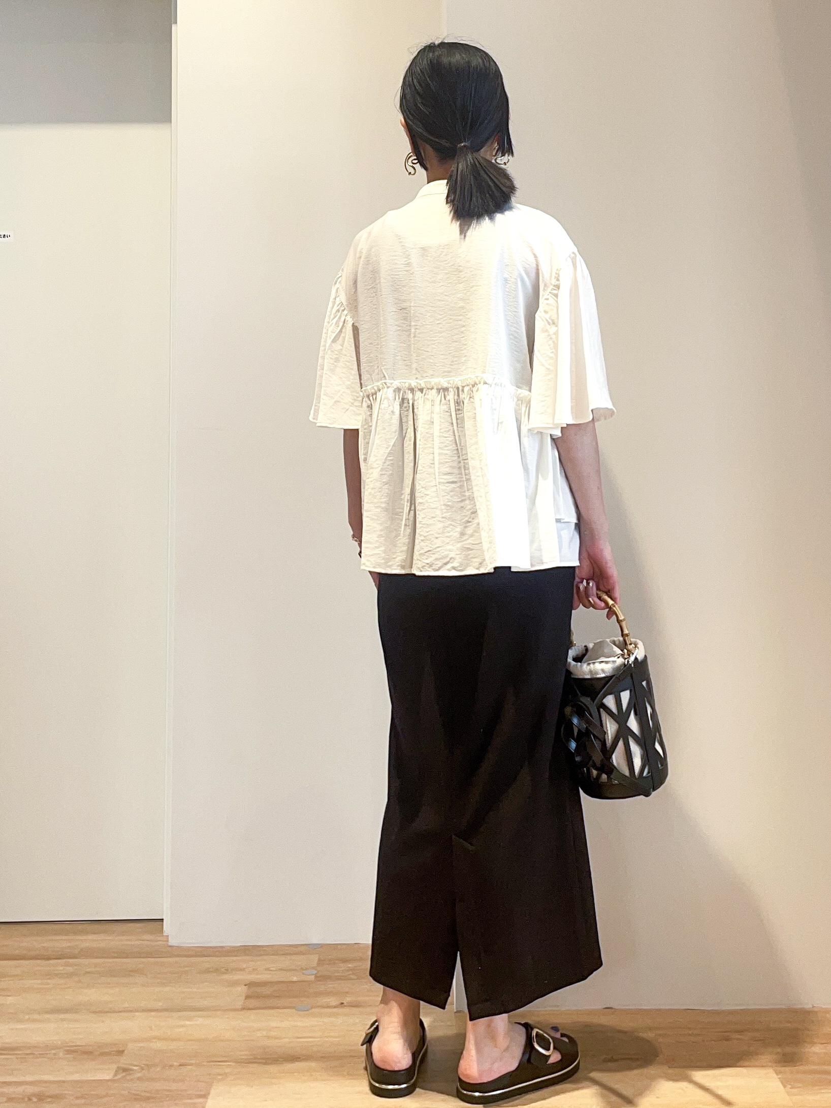 あいさんの「OPAQUE.CLIP｜アシンメトリーペプラムブラウス【洗濯機OK】」を使ったコーディネート