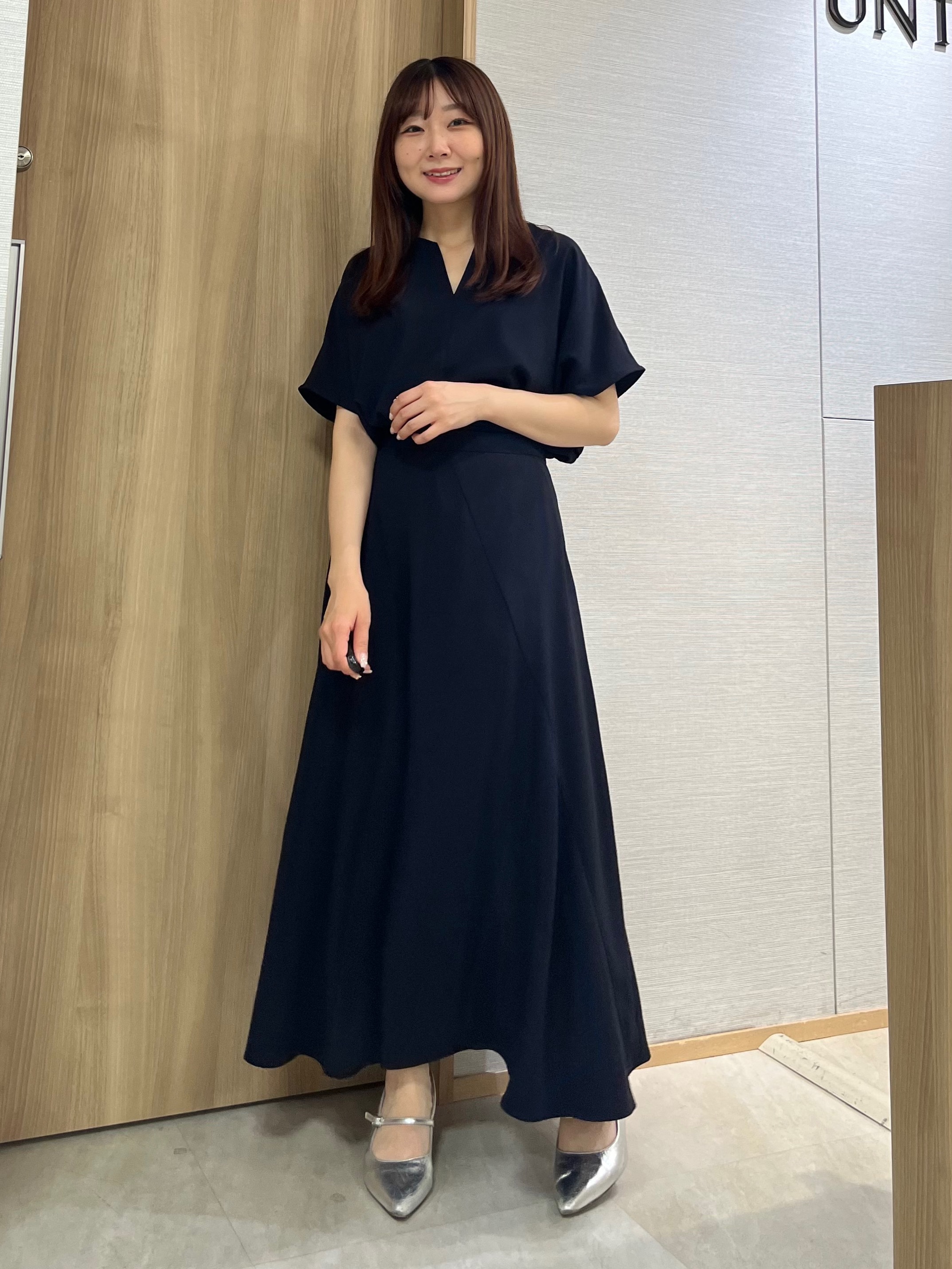 KAHOさんの「UNTITLED｜【UV/接触冷感/セットアップ可】リラクシーキーVネックブラウス」を使ったコーディネート