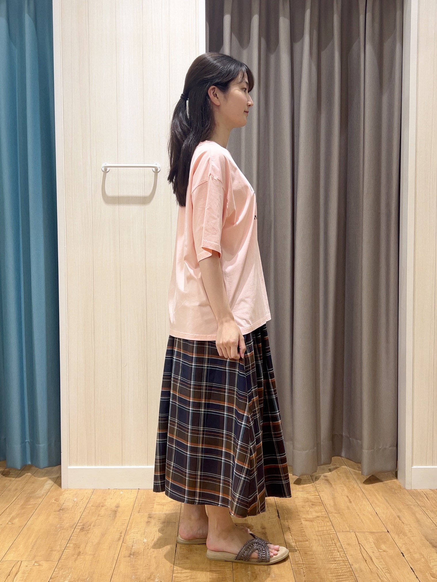 moneさんの「SHOO･LA･RUE｜【S-LL/洗濯機可】選べる3柄 ヴィンテージ風こなれアソートTシャツ」を使ったコーディネート