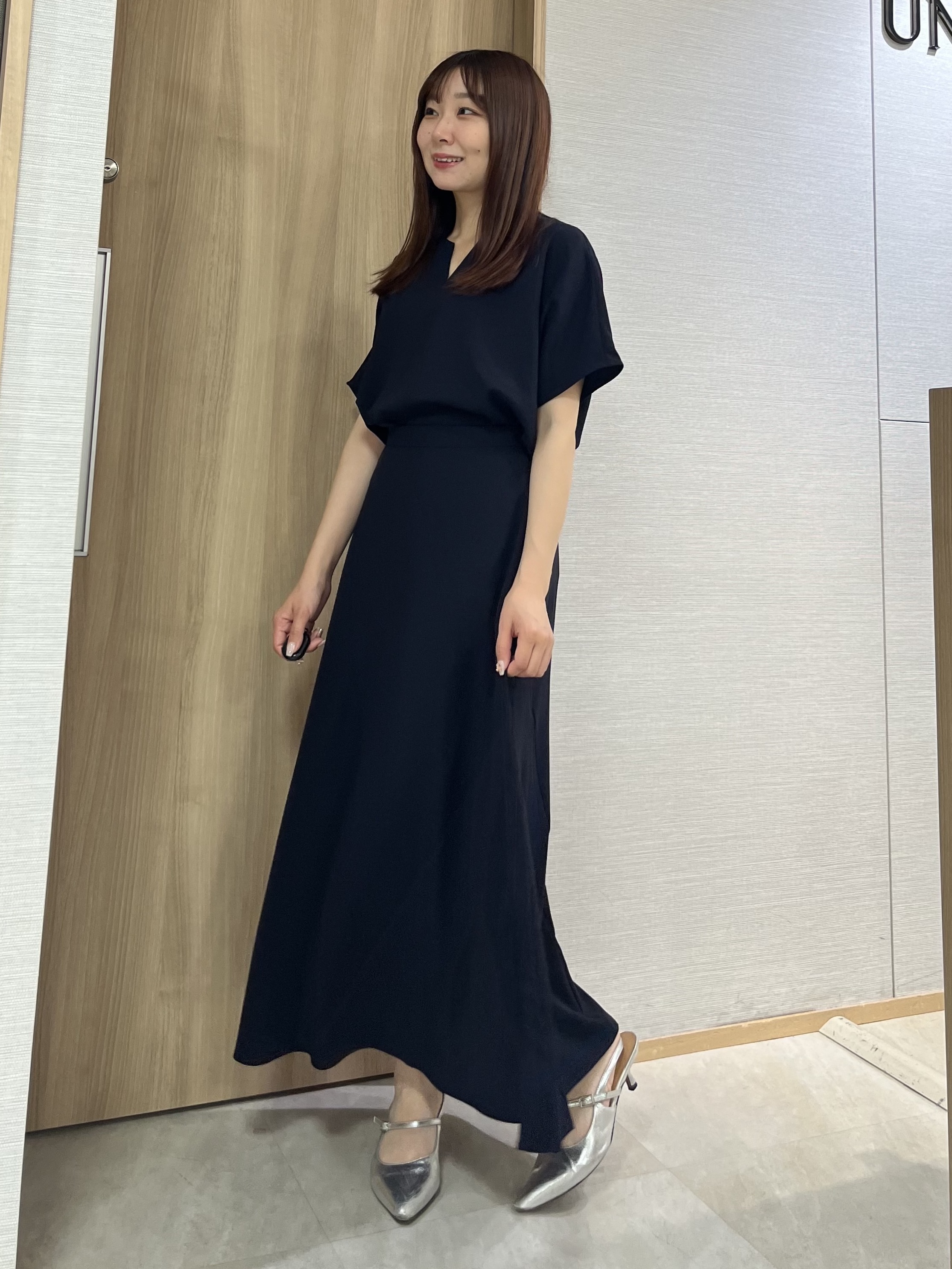 KAHOさんの「UNTITLED｜【UV/接触冷感/セットアップ可】リラクシーキーVネックブラウス」を使ったコーディネート