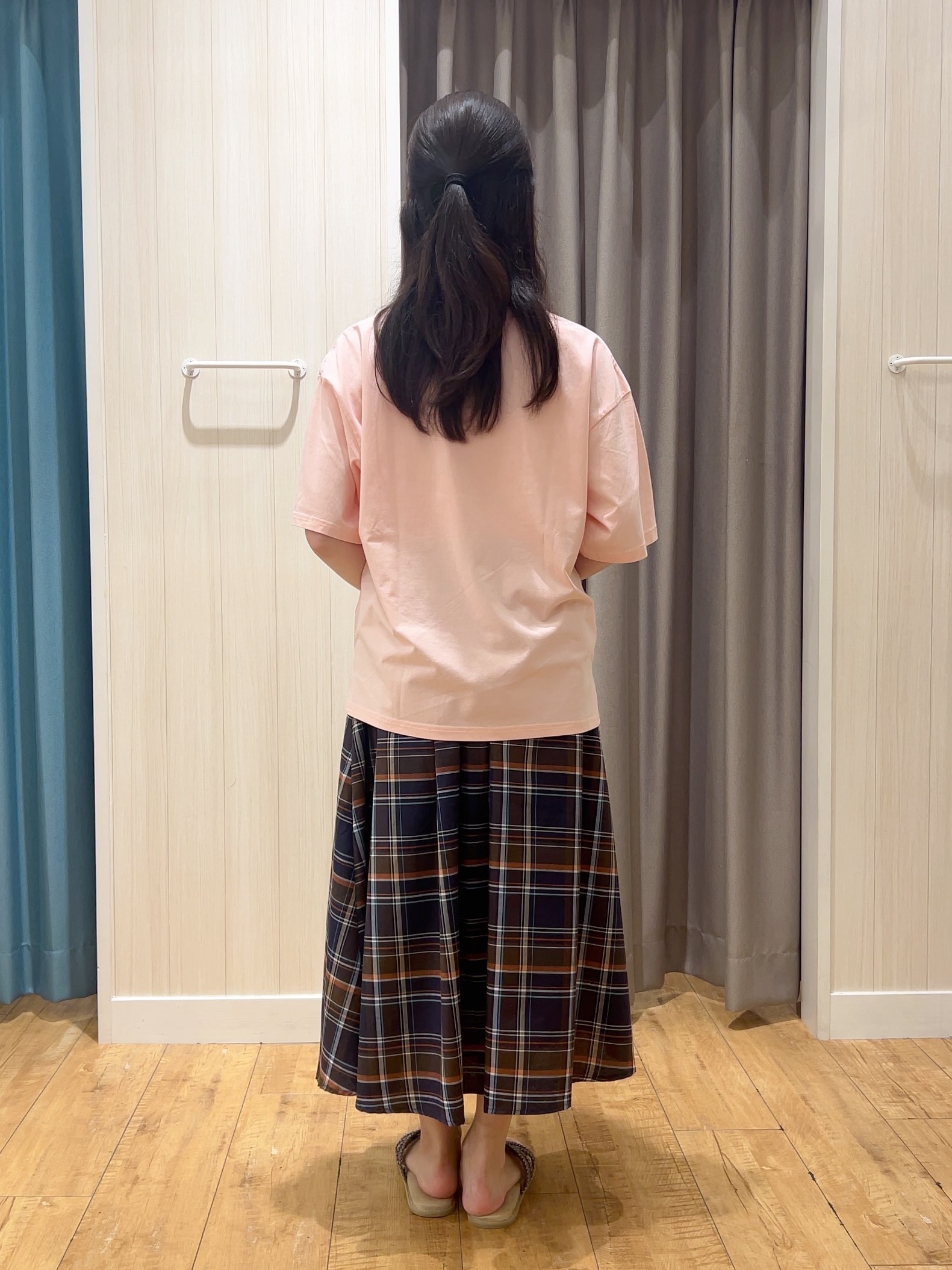 moneさんの「SHOO･LA･RUE｜【S-LL/洗濯機可】選べる3柄 ヴィンテージ風こなれアソートTシャツ」を使ったコーディネート