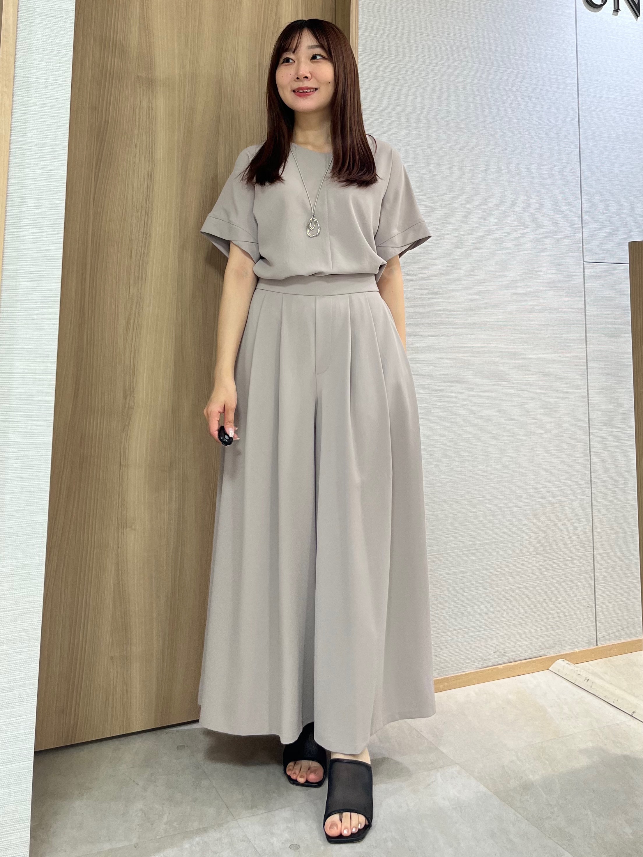 KAHOさんの「UNTITLED｜【セットアップ可/UVカット/前後2WAY】リラクシーフレンチスリーブブラウス」を使ったコーディネート