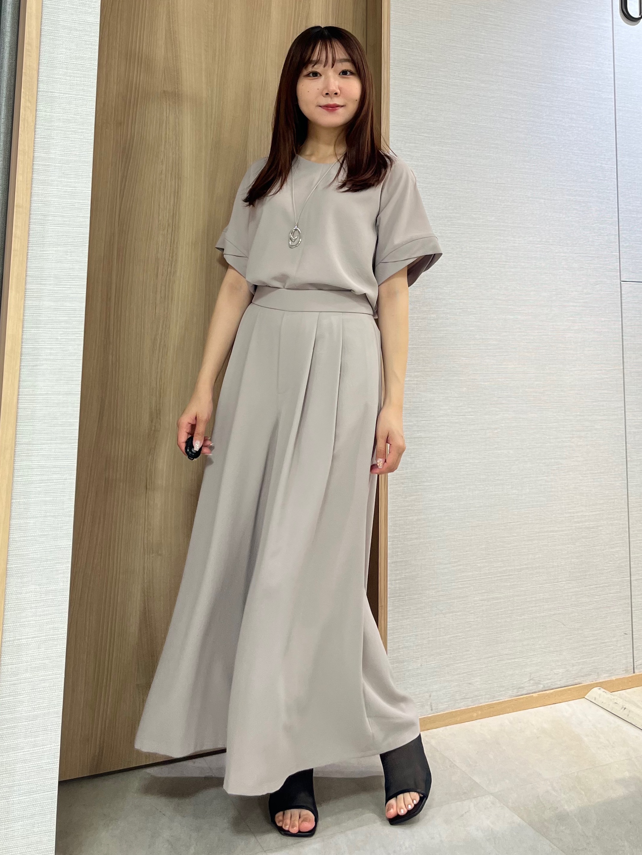 KAHOさんの「UNTITLED｜【セットアップ可/UVカット/前後2WAY】リラクシーフレンチスリーブブラウス」を使ったコーディネート