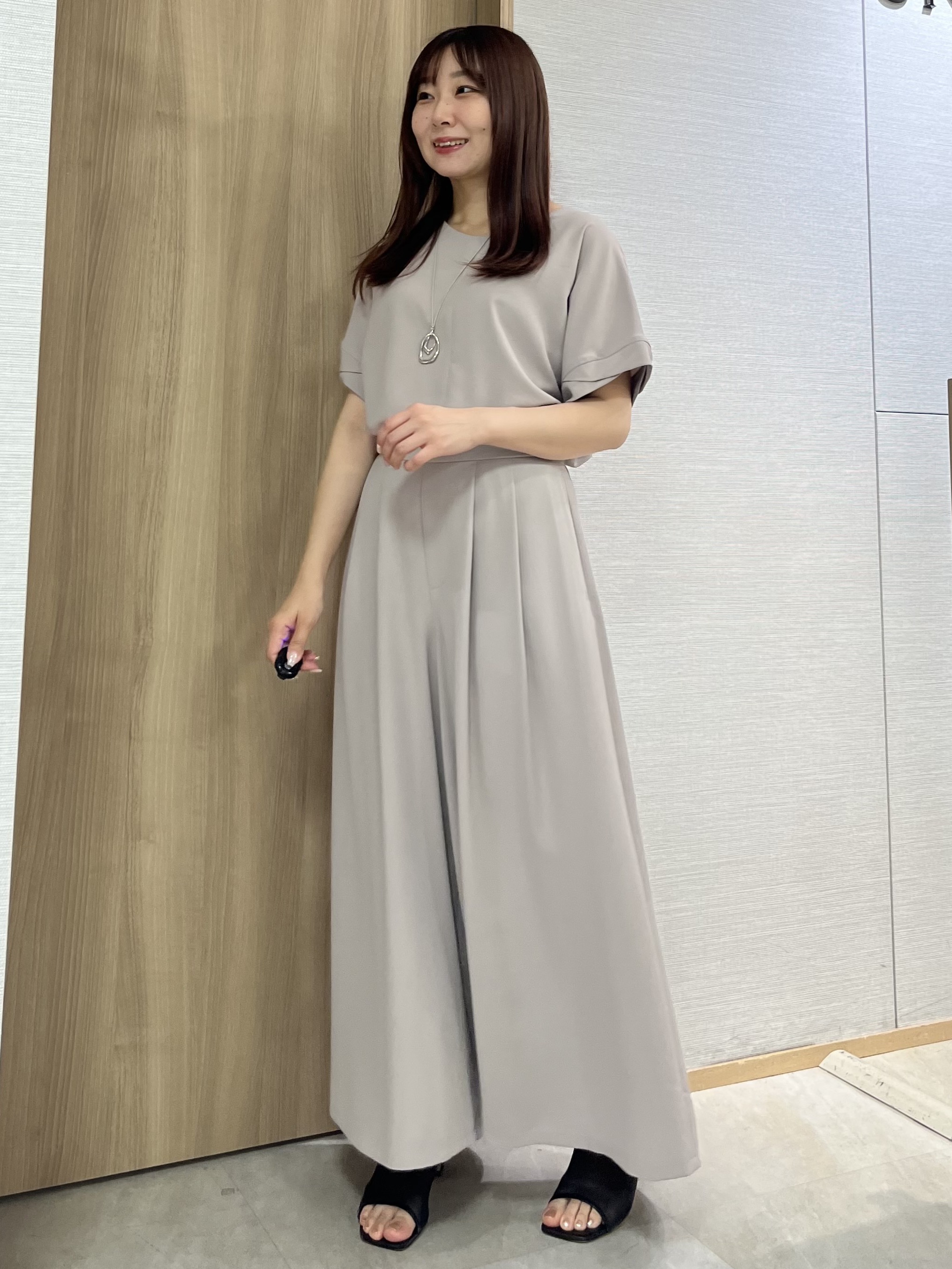 KAHOさんの「UNTITLED｜【セットアップ可/UVカット/前後2WAY】リラクシーフレンチスリーブブラウス」を使ったコーディネート