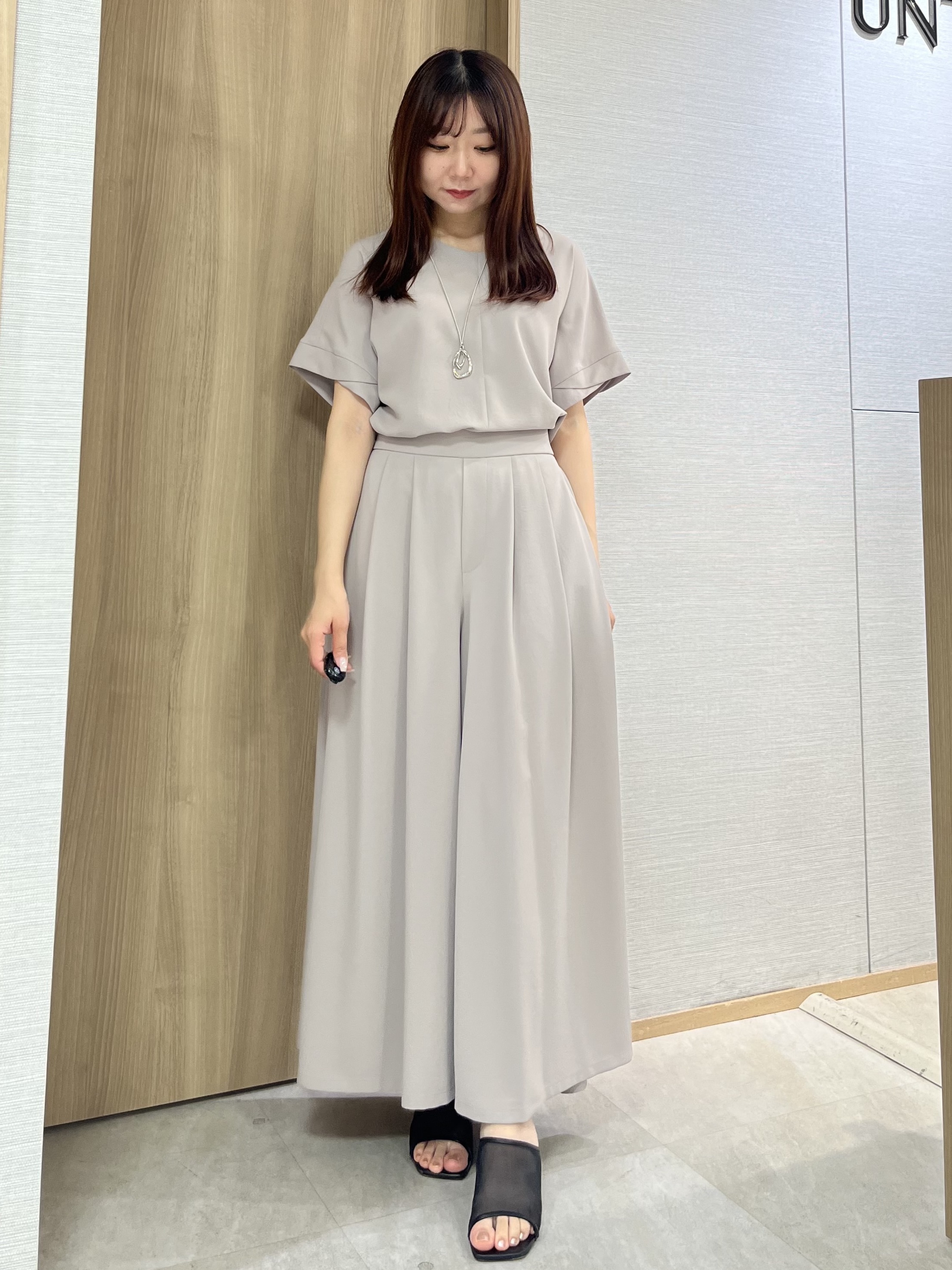 KAHOさんの「UNTITLED｜【セットアップ可/UVカット/前後2WAY】リラクシーフレンチスリーブブラウス」を使ったコーディネート