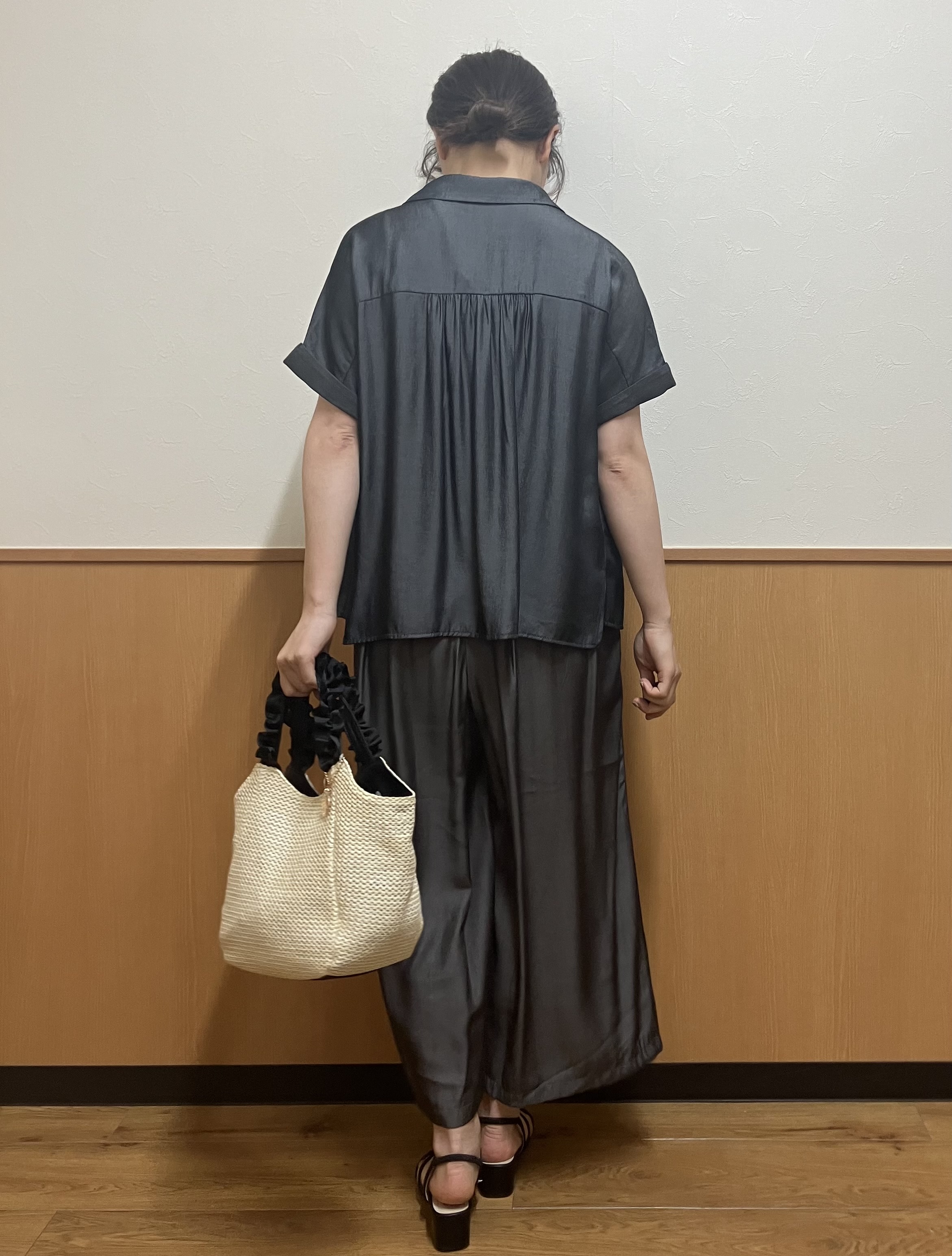 MAYUKIさんの「index｜【UVケア／接触冷感／吸水速乾】シャンブレーターンバックシャツ《洗濯機OK》」を使ったコーディネート