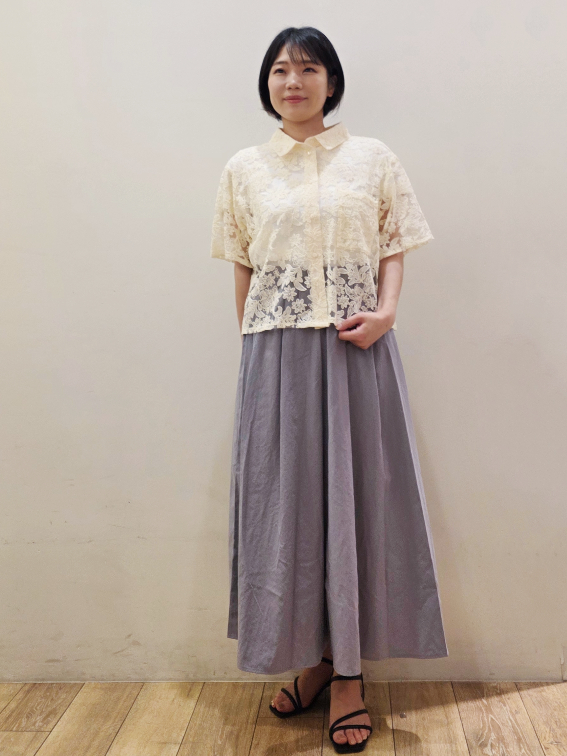 yuyuさんの「OPAQUE.CLIP｜フラワー刺繍シアーシャツ【洗濯機OK／イージーアイロン】」を使ったコーディネート